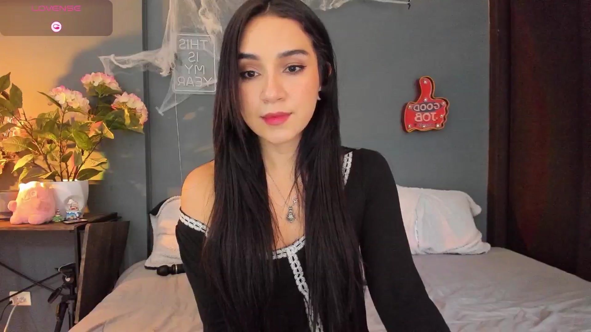 Gallery image thumbnail from dariadiaz_'s myfreecams stream on, 10/27/2025, 18:30 image 19 of 20