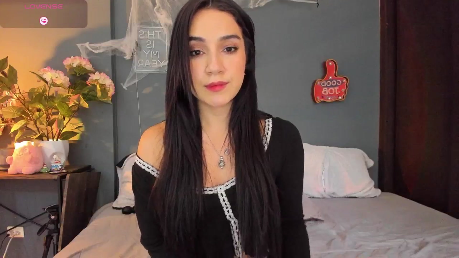 Gallery image thumbnail from dariadiaz_'s myfreecams stream on, 10/27/2025, 18:30 image 18 of 20
