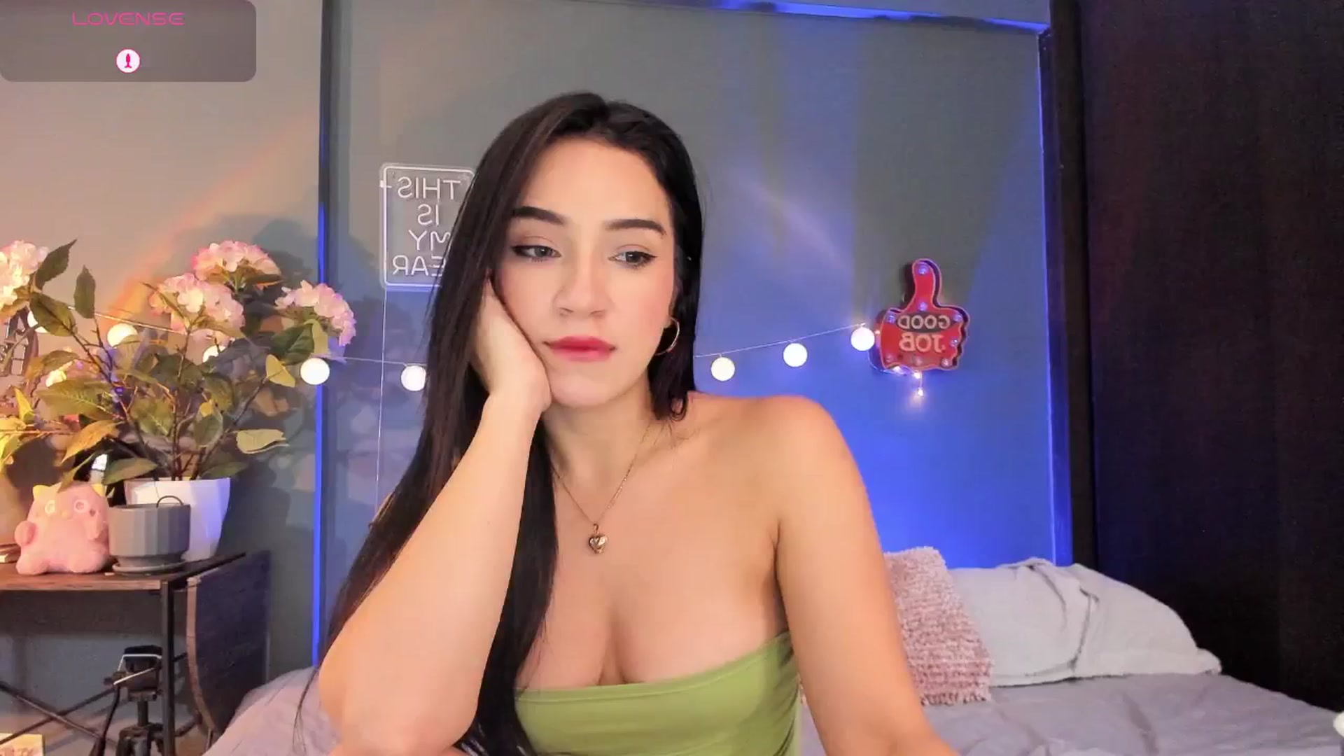 Gallery image thumbnail from dariadiaz_'s myfreecams stream on, 12/18/2025, 19:06 image 1 of 20