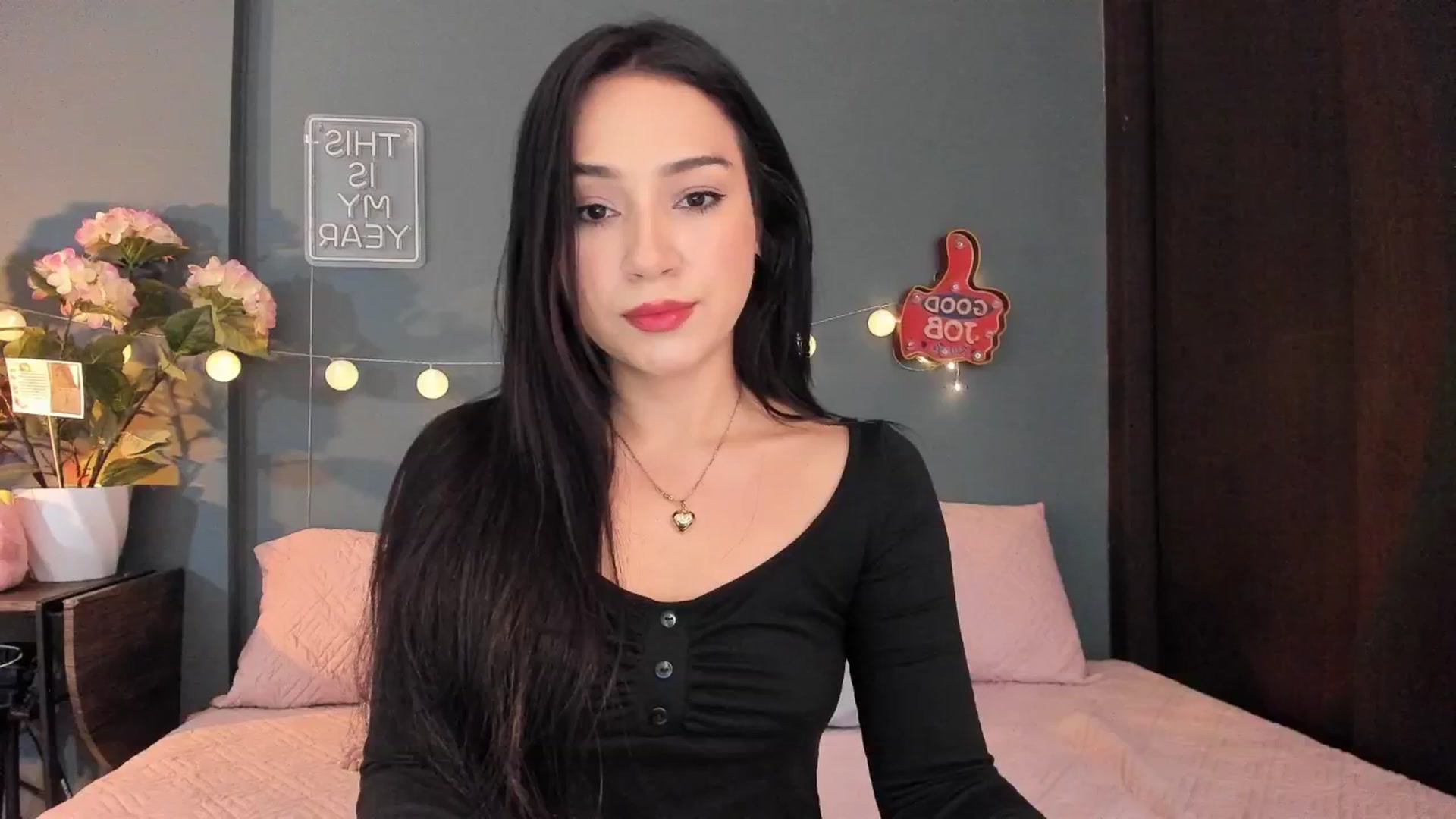 Gallery image thumbnail from dariadiaz_'s myfreecams stream on, 02/04/2026, 17:43 image 1 of 20