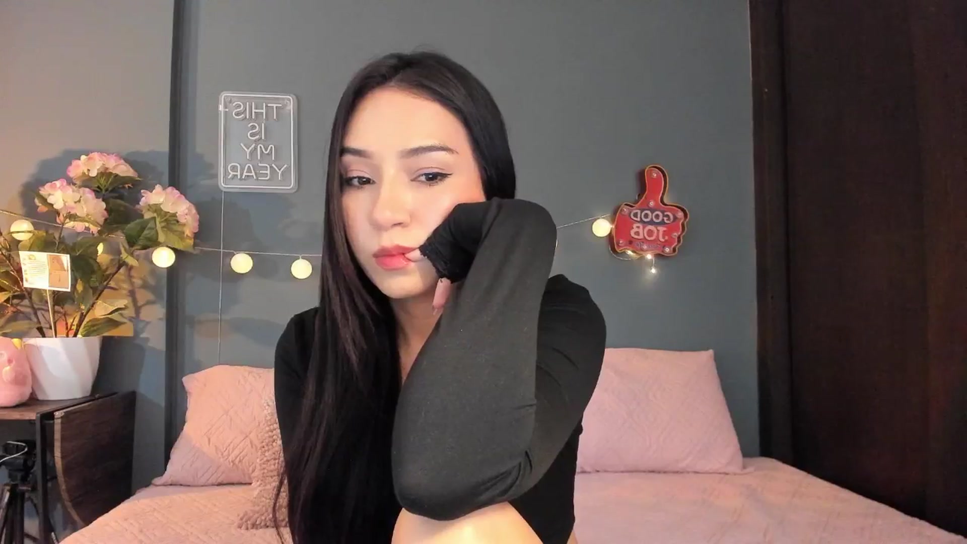 Gallery image thumbnail from dariadiaz_'s myfreecams stream on, 02/04/2026, 17:43 image 7 of 20