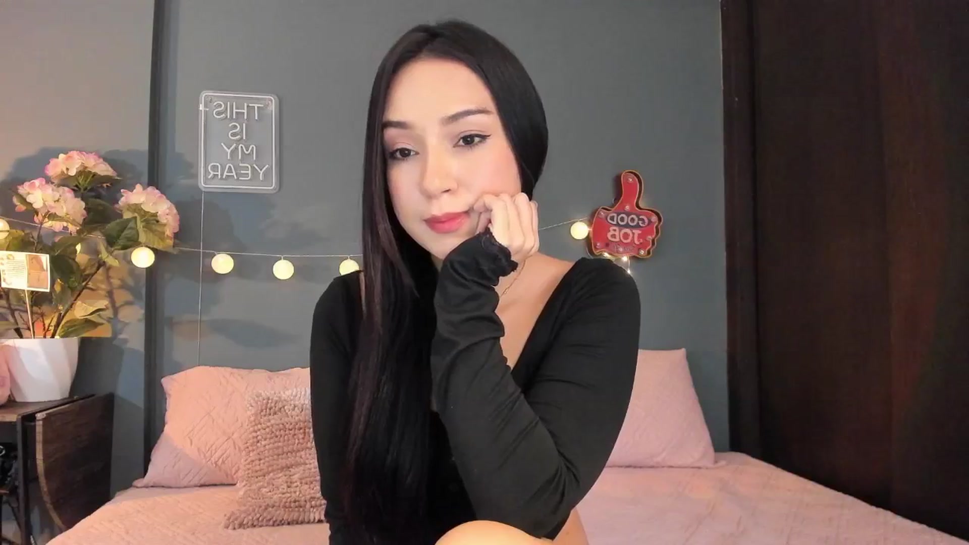 Gallery image thumbnail from dariadiaz_'s myfreecams stream on, 02/04/2026, 17:43 image 9 of 20