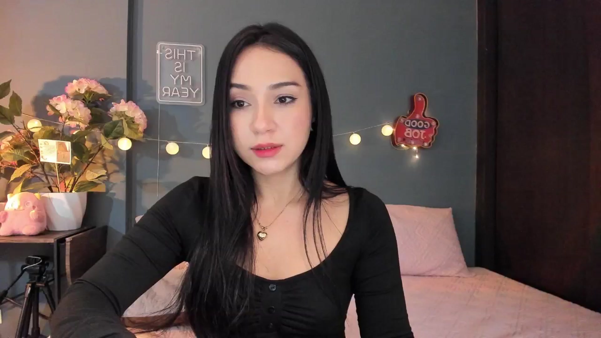 Gallery image thumbnail from dariadiaz_'s myfreecams stream on, 02/04/2026, 20:05 image 6 of 20