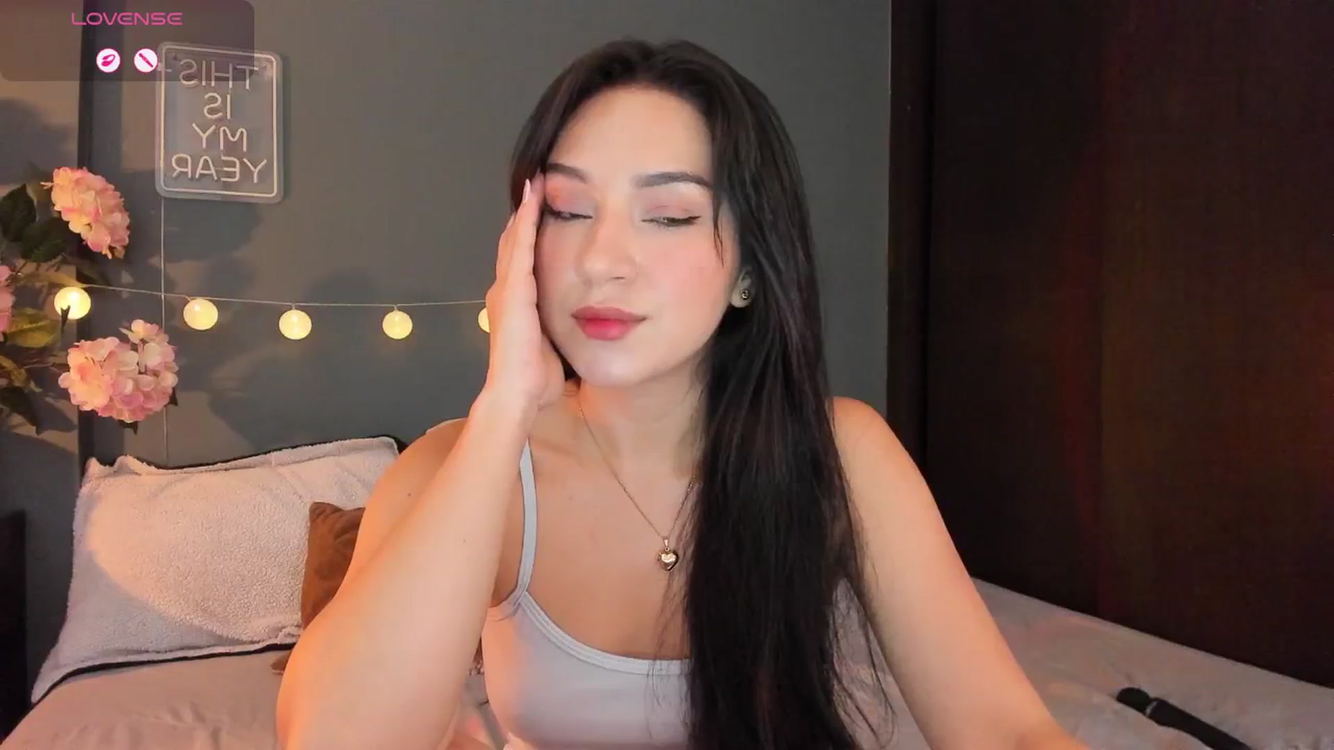 Gallery image thumbnail from dariadiaz_'s myfreecams stream on, 03/06/2026, 16:22 image 19 of 20