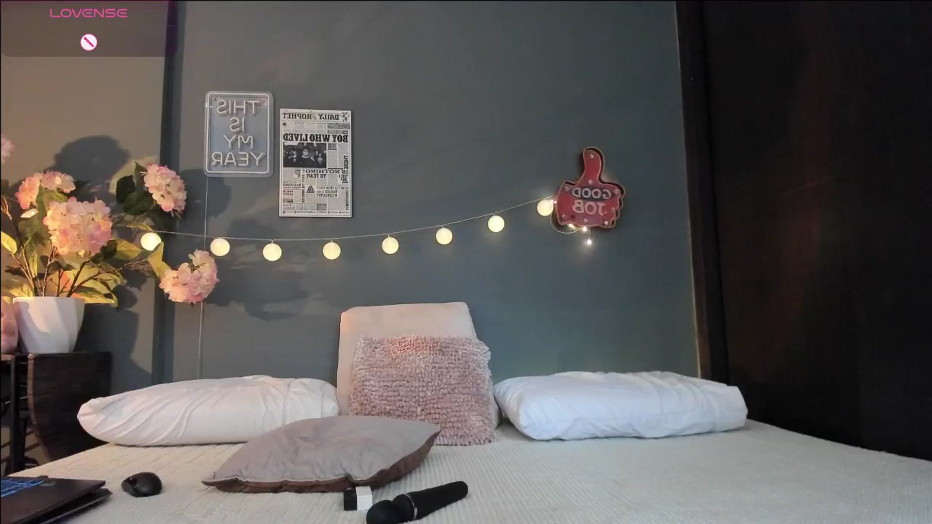 Gallery image thumbnail from dariadiaz_'s myfreecams stream on, 04/17/2026, 17:42 image 18 of 20