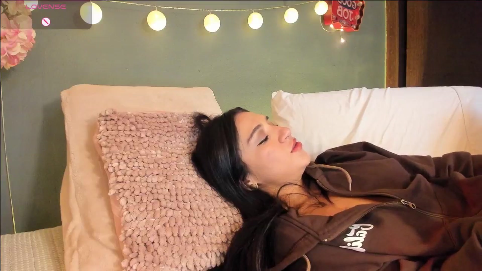 Gallery image thumbnail from dariadiaz_'s myfreecams stream on, 04/18/2026, 18:32 image 4 of 20