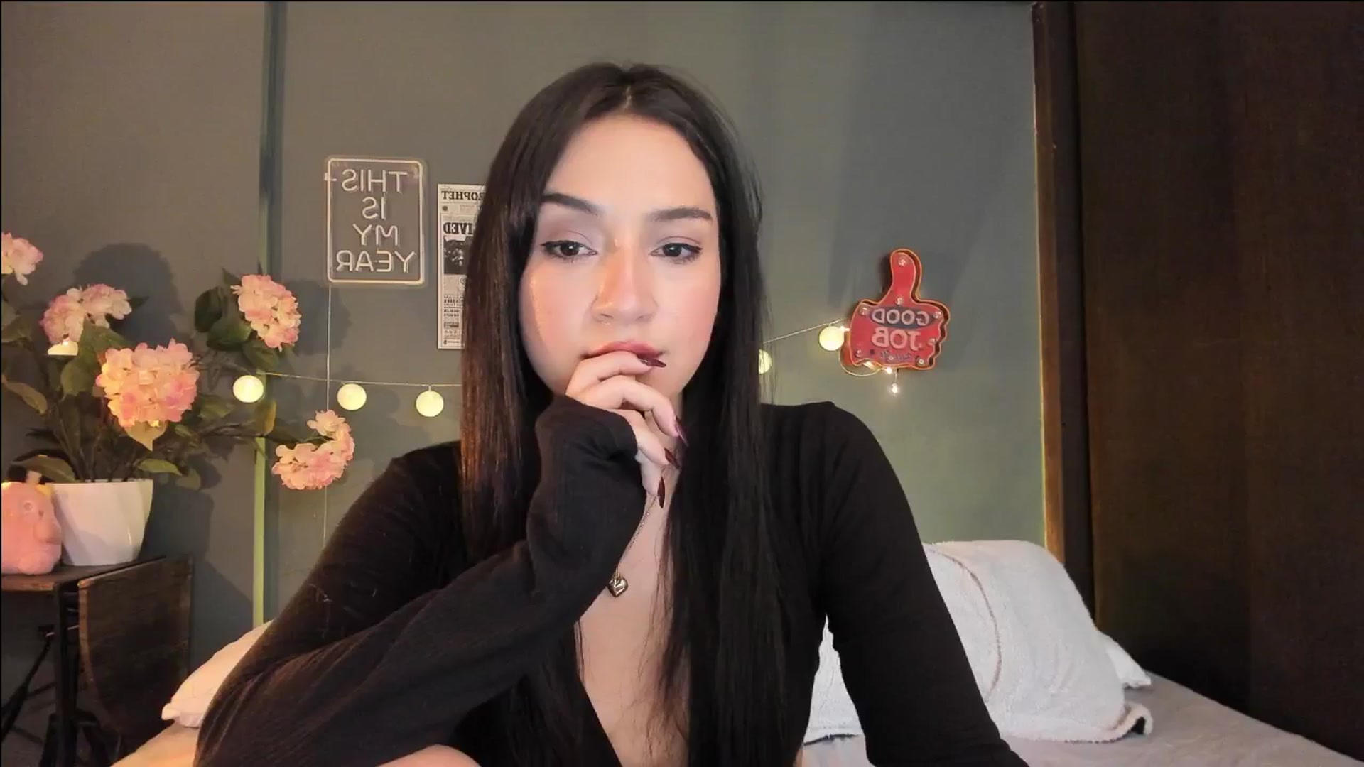 Gallery image thumbnail from dariadiaz_'s myfreecams stream on, 04/20/2026, 16:01 image 1 of 20