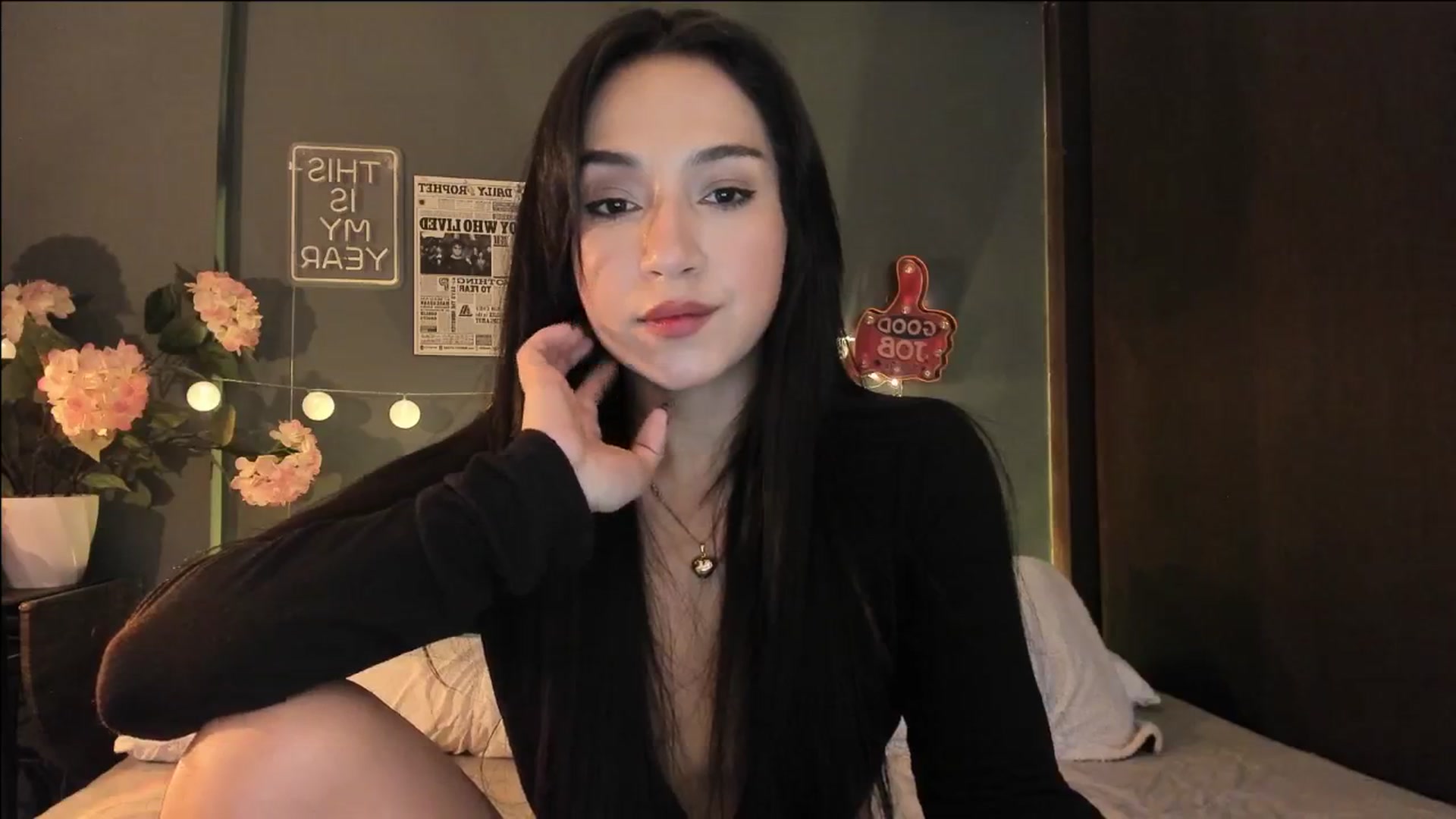 Gallery image thumbnail from dariadiaz_'s myfreecams stream on, 04/20/2026, 16:01 image 5 of 20