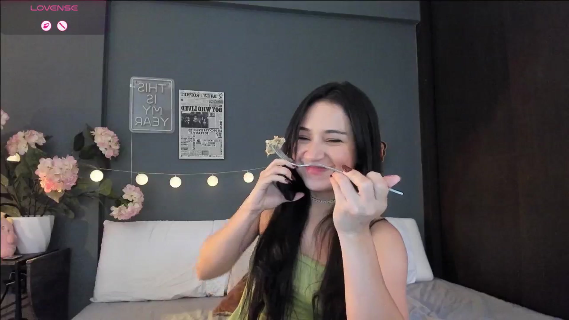 Gallery image thumbnail from dariadiaz_'s myfreecams stream on, 04/22/2026, 18:41 image 11 of 20