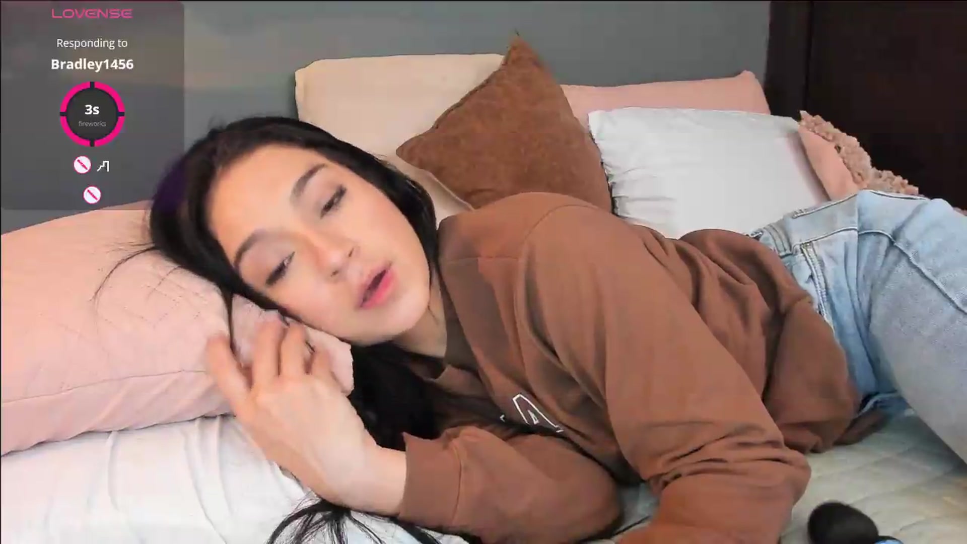 Gallery image thumbnail from dariadiaz_'s myfreecams stream on, 05/21/2026, 19:40 image 9 of 20