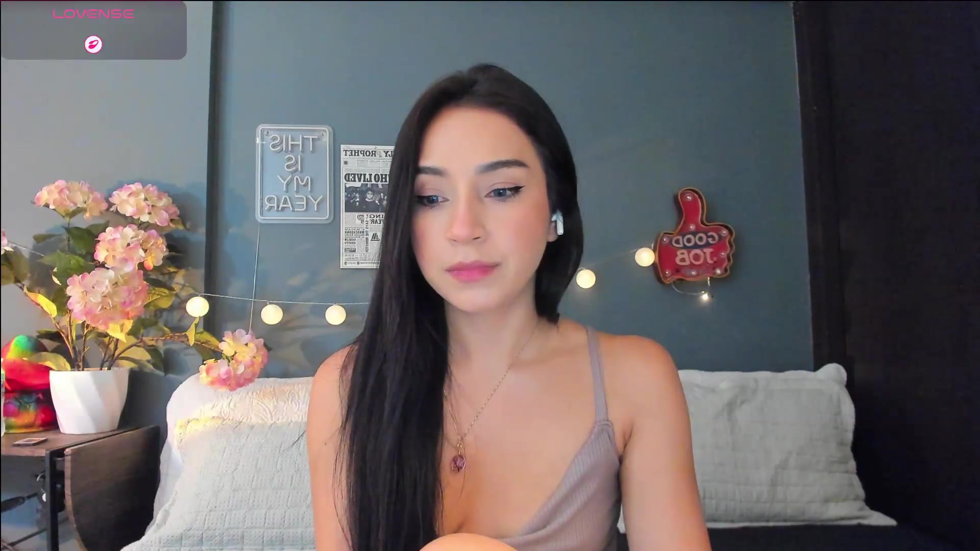 Gallery image thumbnail from dariadiaz_'s myfreecams stream on, 08/05/2026, 06:55 image 16 of 20