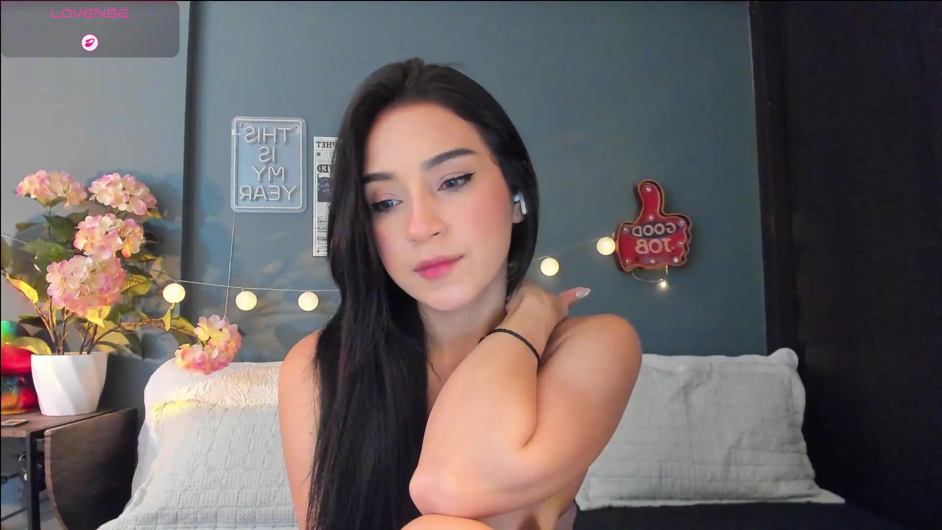Gallery image thumbnail from dariadiaz_'s myfreecams stream on, 08/05/2026, 06:55 image 15 of 20