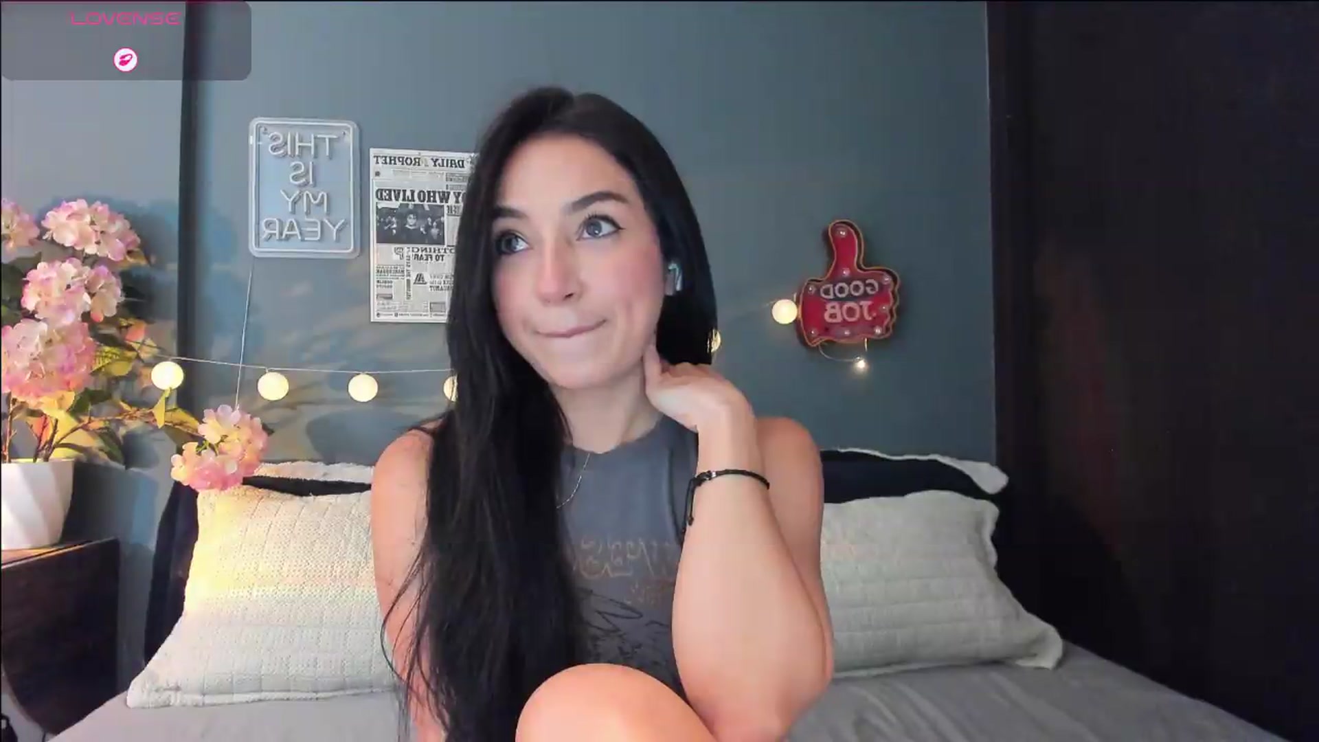 Gallery image thumbnail from dariadiaz_'s myfreecams stream on, 08/12/2026, 07:51 image 9 of 20