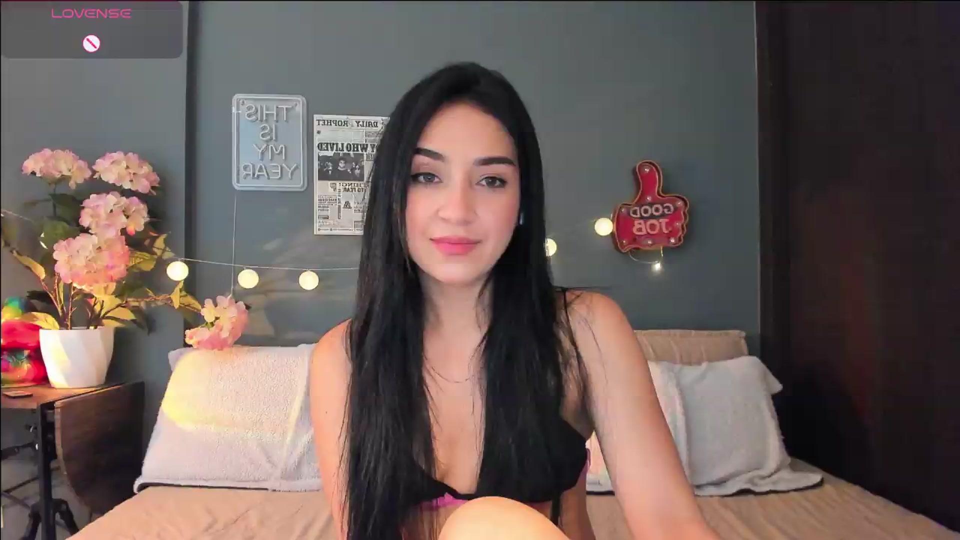Gallery image thumbnail from dariadiaz_'s myfreecams stream on, 08/18/2026, 08:13 image 1 of 20