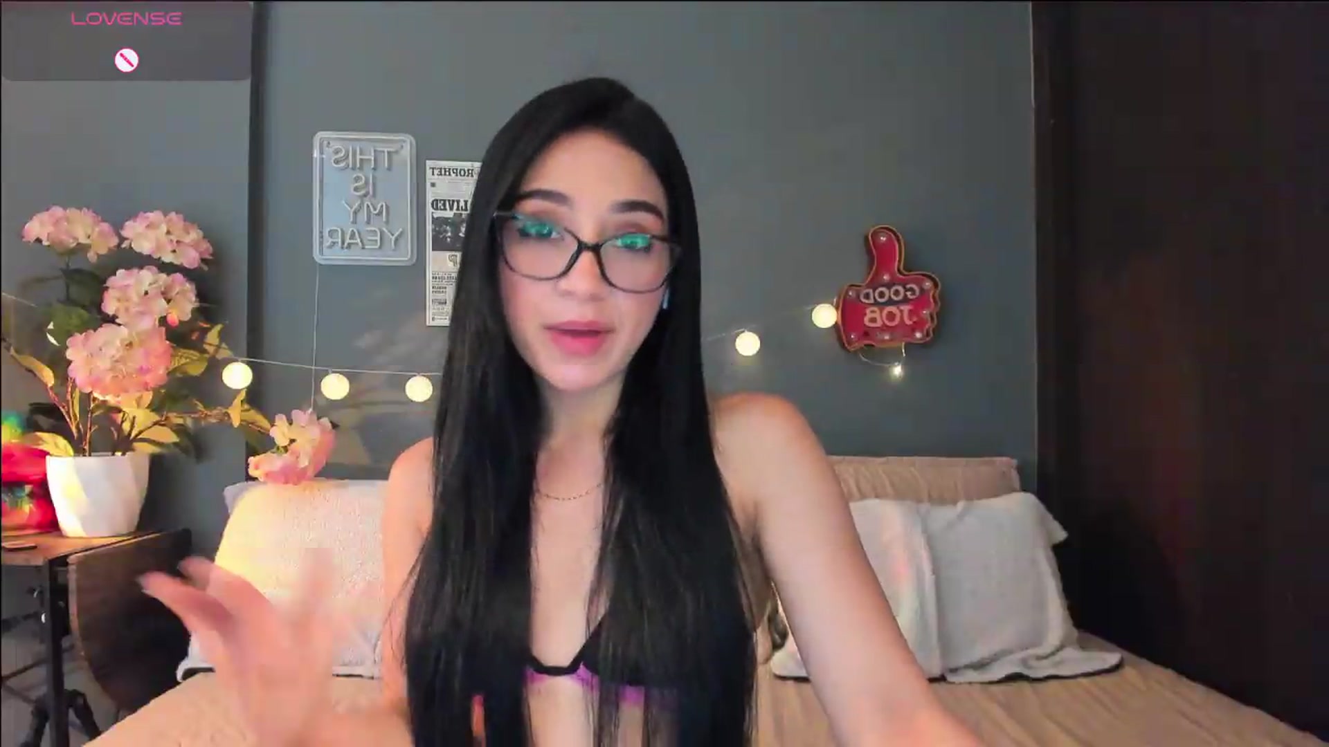 Gallery image thumbnail from dariadiaz_'s myfreecams stream on, 08/18/2026, 08:13 image 4 of 20