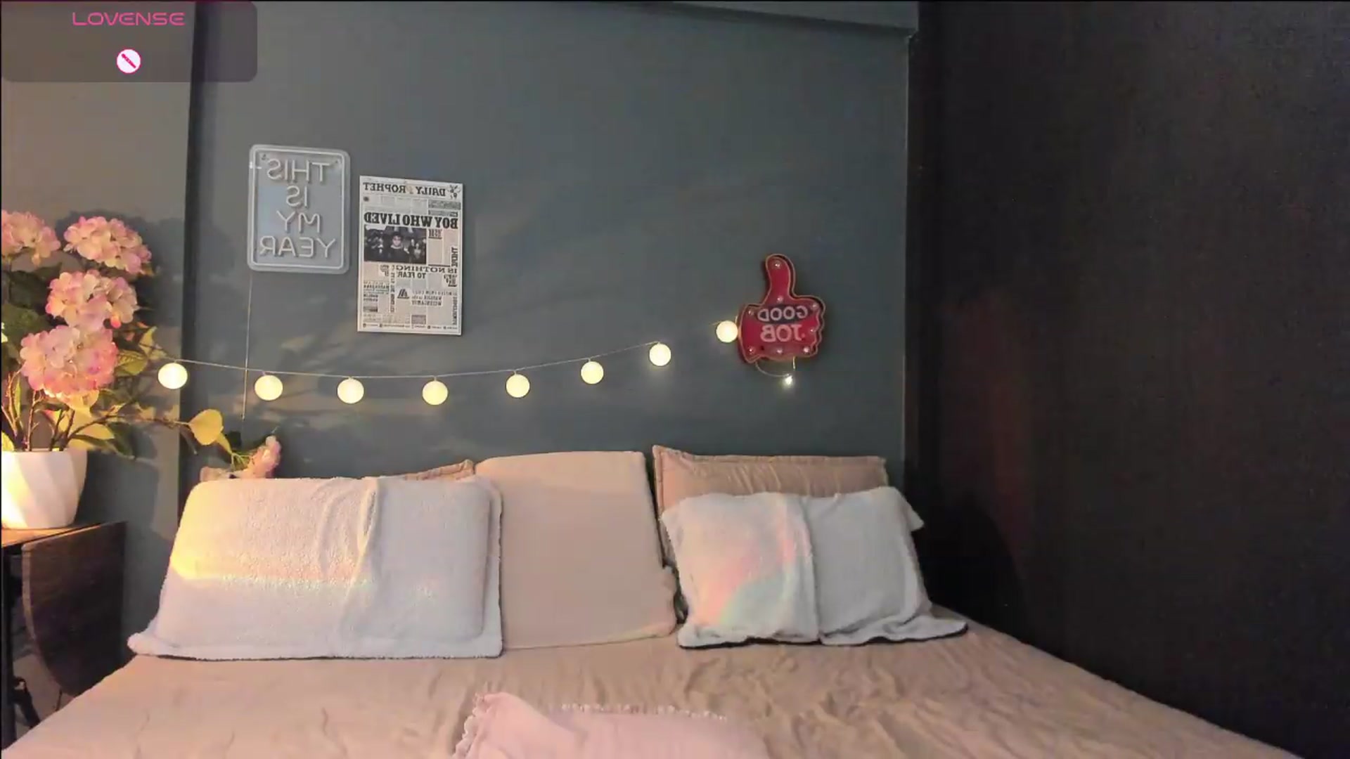 Gallery image thumbnail from dariadiaz_'s myfreecams stream on, 08/18/2026, 09:03 image 4 of 20