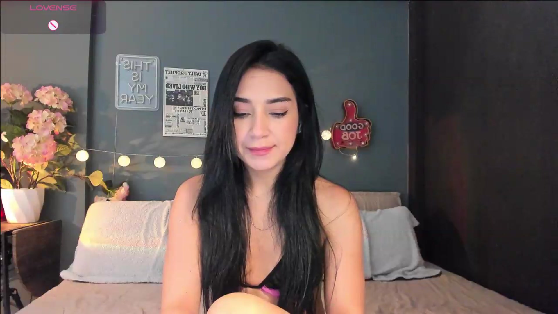 Gallery image thumbnail from dariadiaz_'s myfreecams stream on, 08/18/2026, 09:03 image 9 of 20