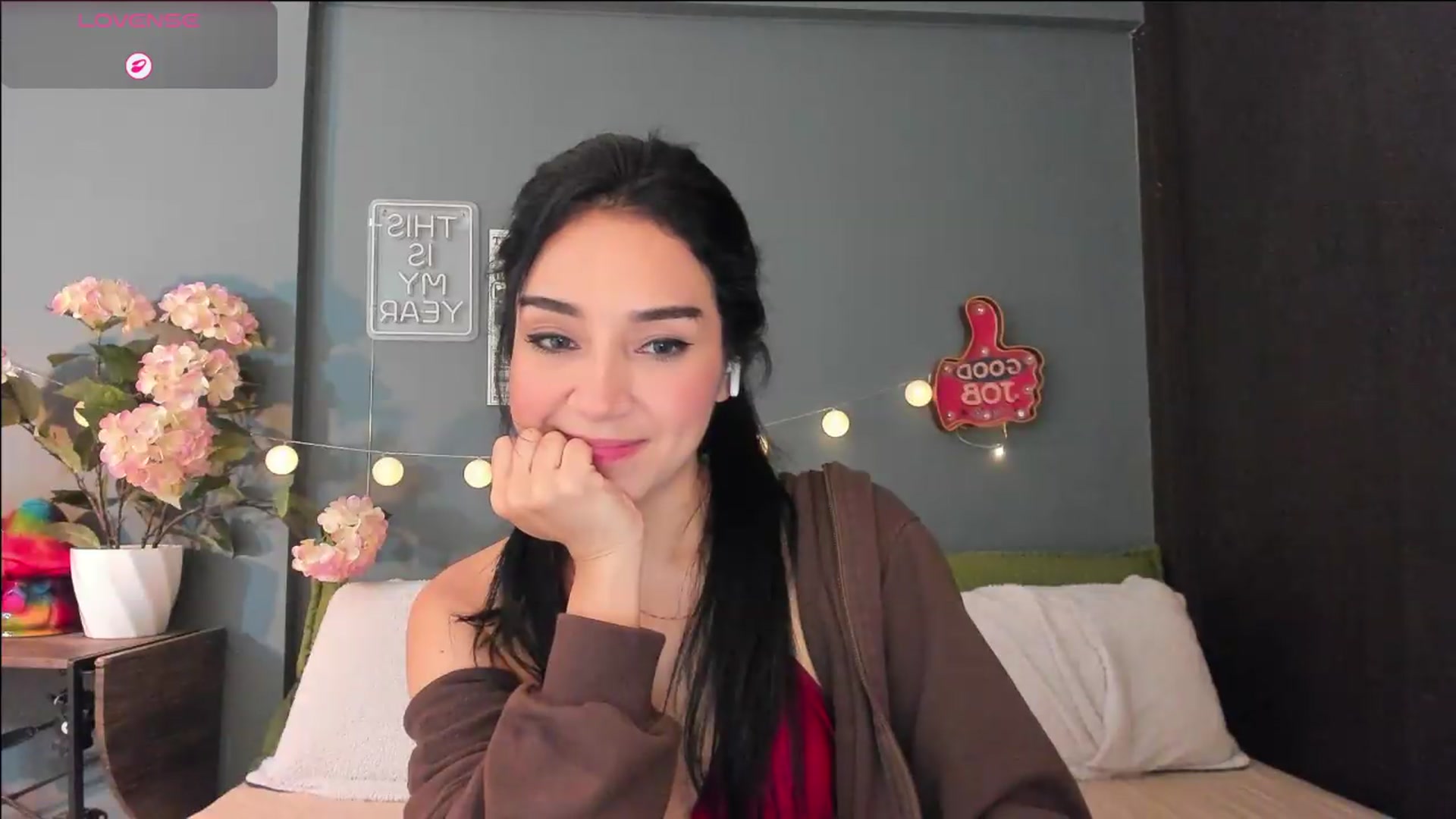 Gallery image thumbnail from dariadiaz_'s myfreecams stream on, 08/19/2026, 06:23 image 9 of 20