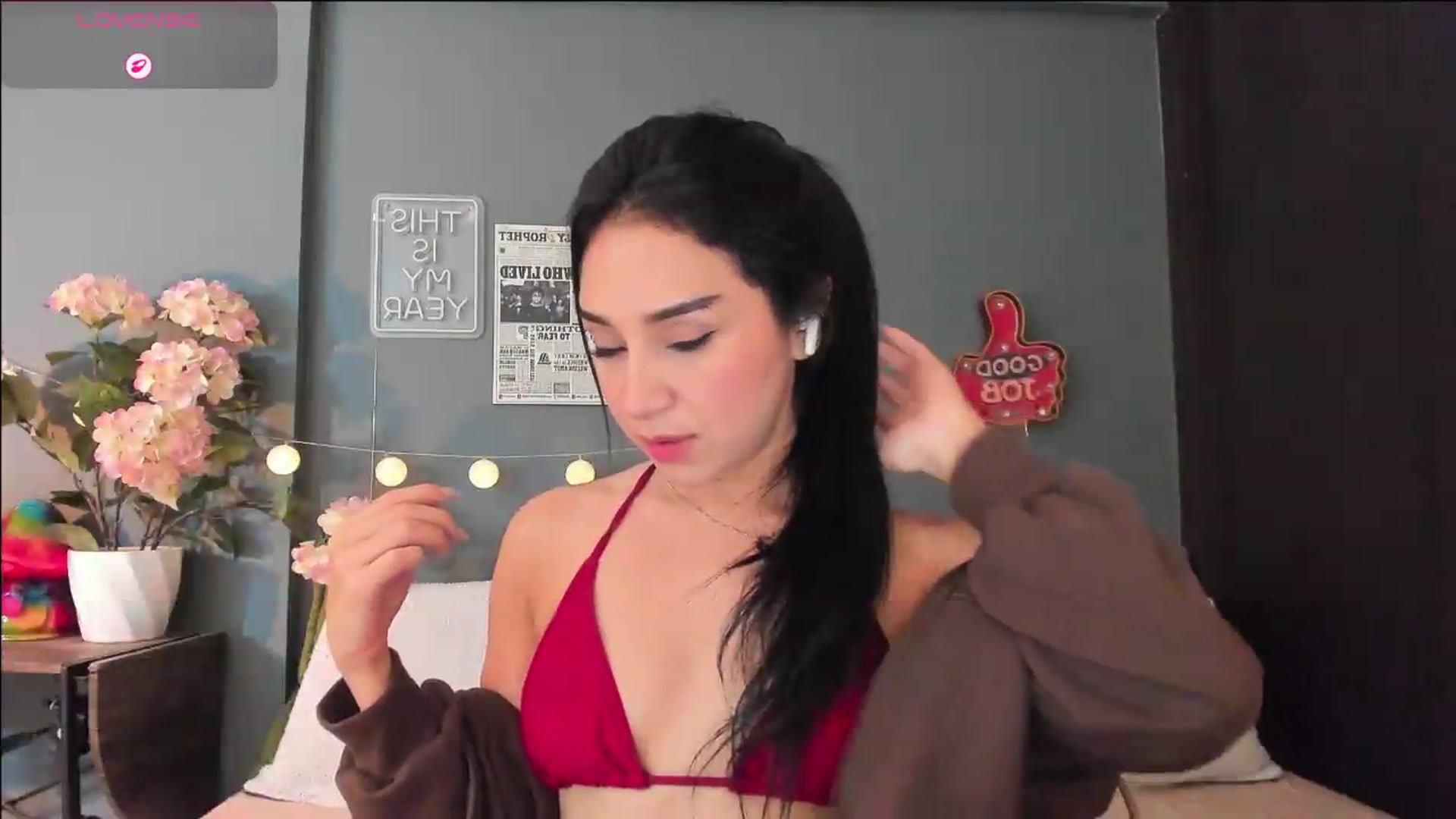 Gallery image thumbnail from dariadiaz_'s myfreecams stream on, 08/19/2026, 06:23 image 6 of 20