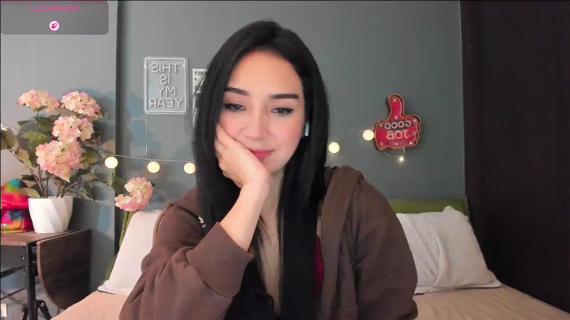 Gallery image thumbnail from dariadiaz_'s myfreecams stream on, 08/19/2026, 06:23 image 1 of 20