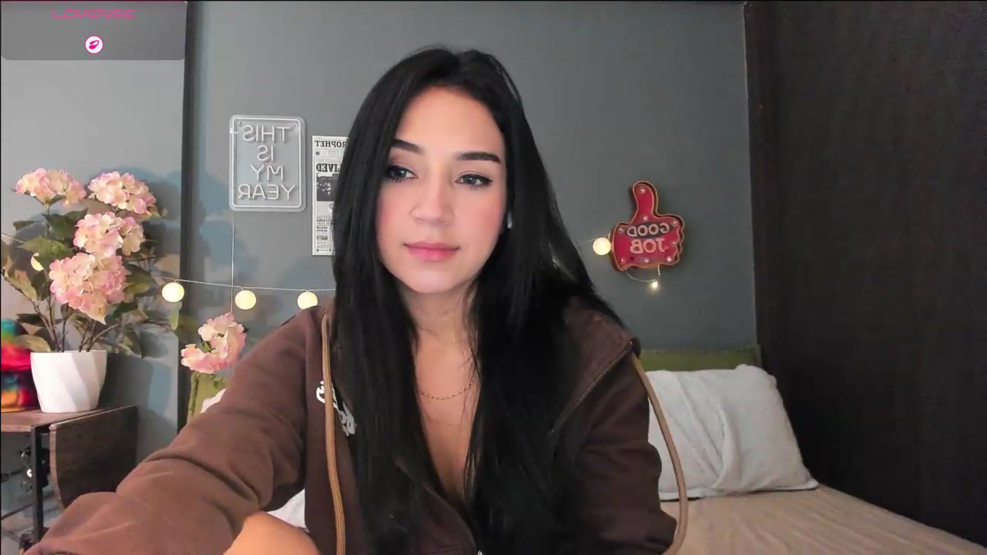 Gallery image thumbnail from dariadiaz_'s myfreecams stream on, 08/19/2026, 07:01 image 16 of 20