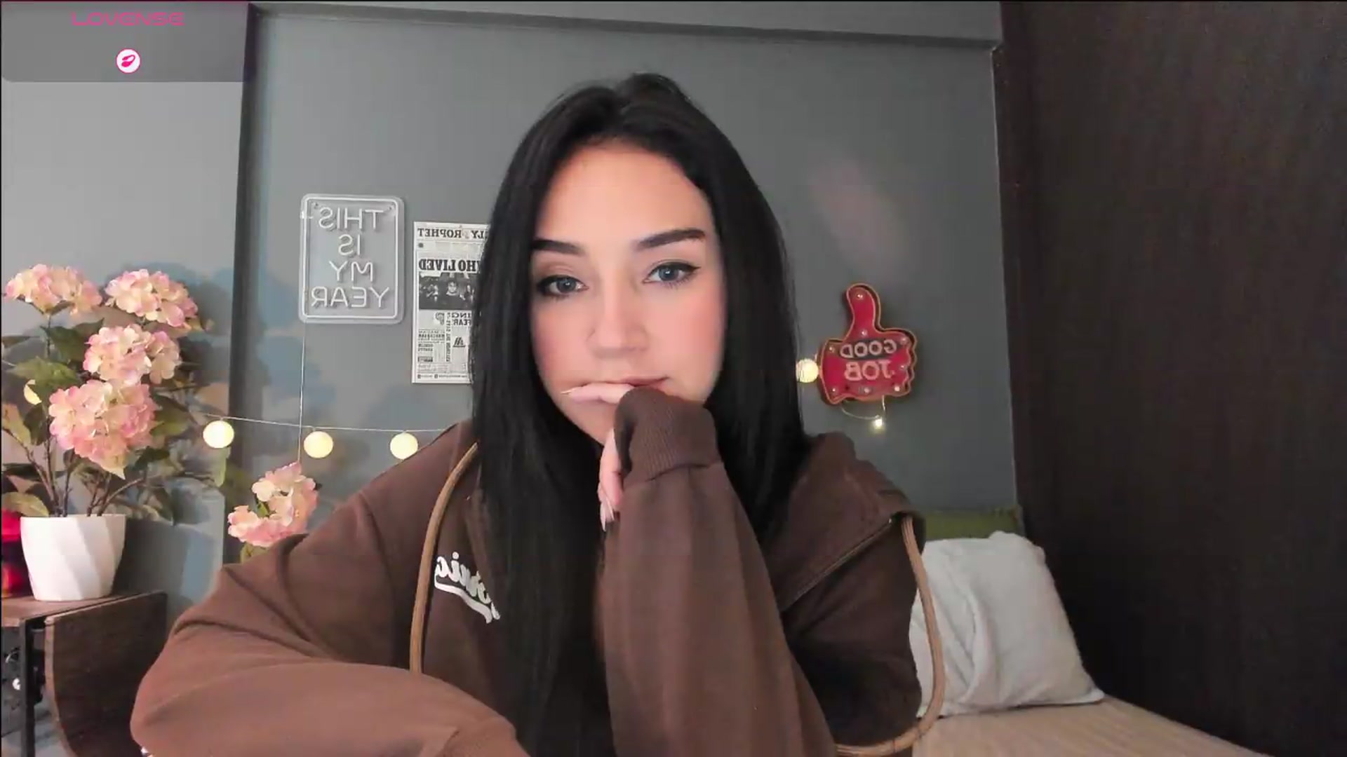 Gallery image thumbnail from dariadiaz_'s myfreecams stream on, 08/19/2026, 07:01 image 15 of 20