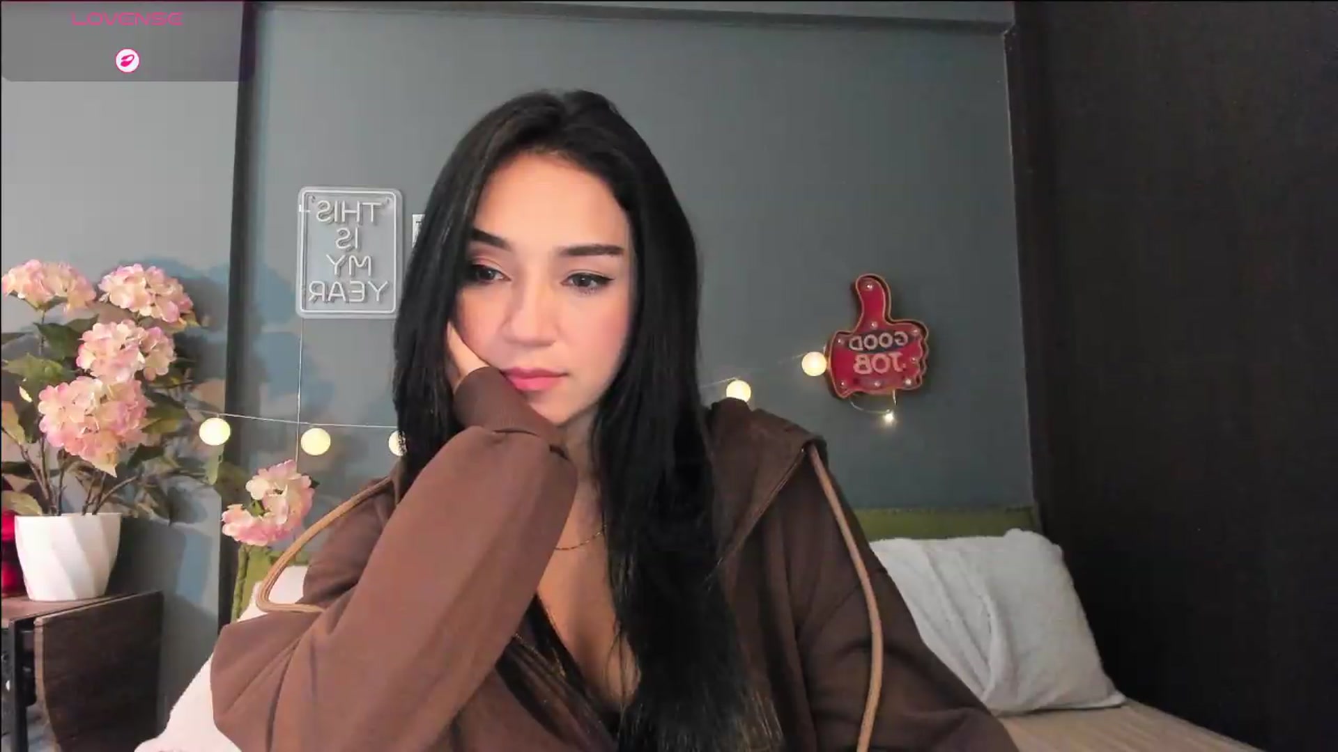 Gallery image thumbnail from dariadiaz_'s myfreecams stream on, 08/19/2026, 07:01 image 14 of 20