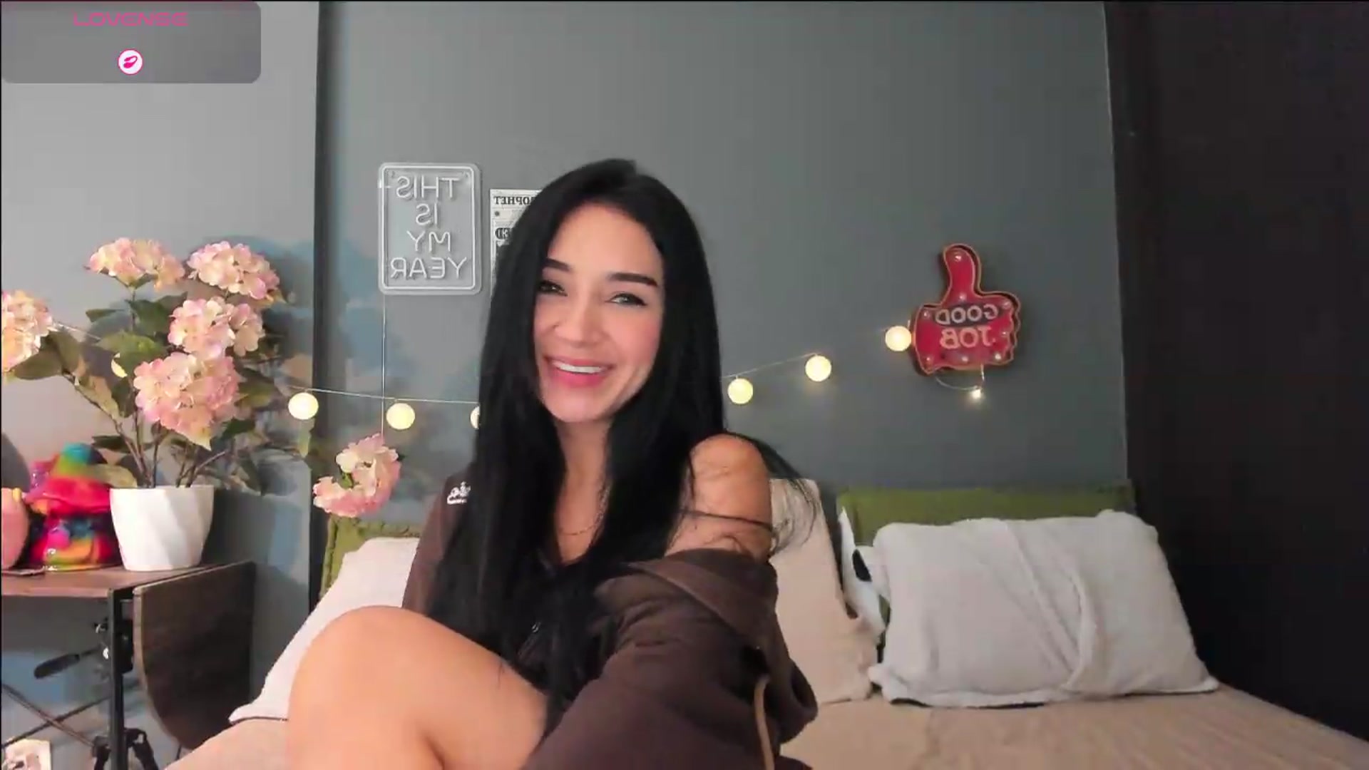 Gallery image thumbnail from dariadiaz_'s myfreecams stream on, 08/19/2026, 07:01 image 19 of 20