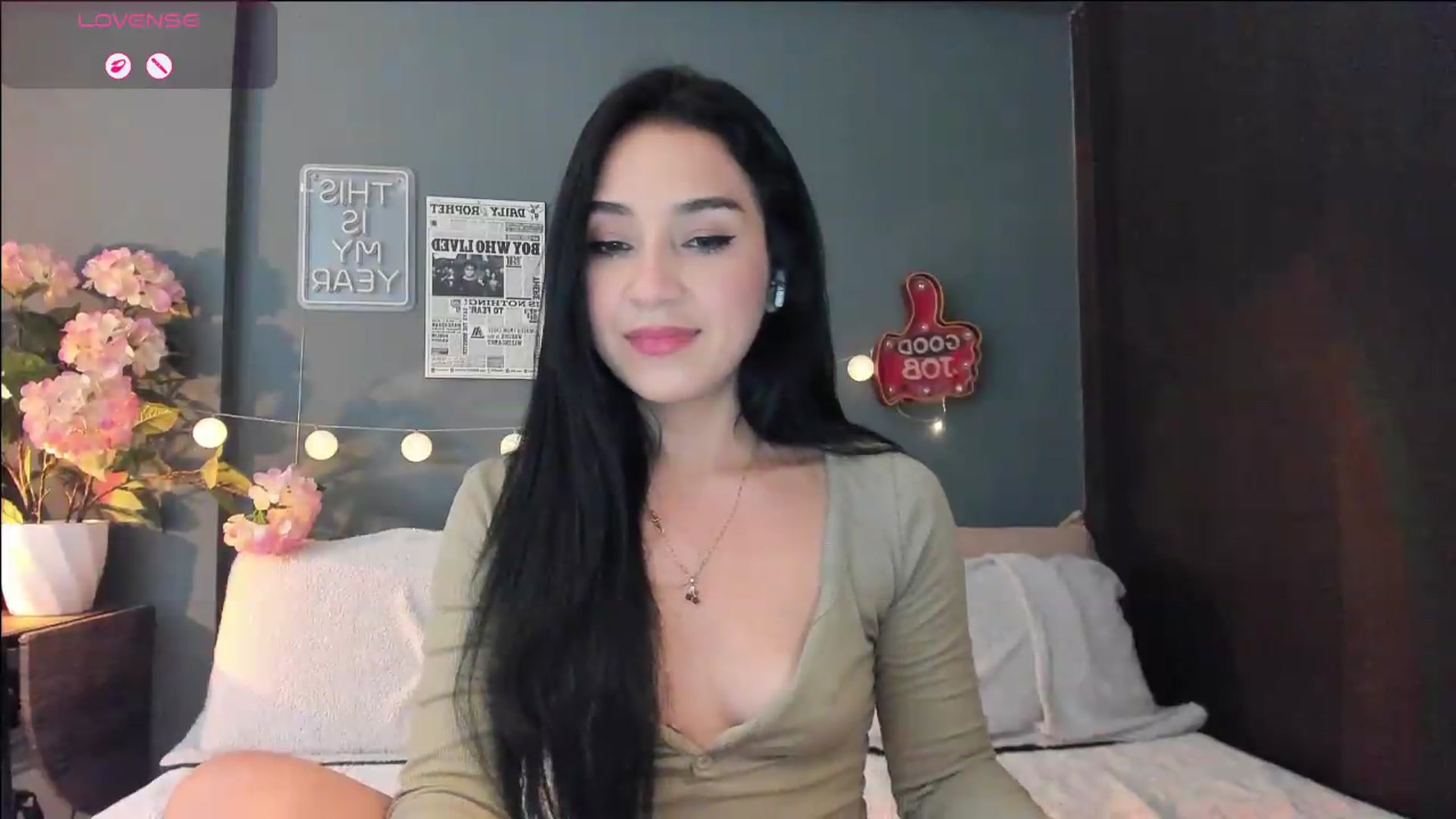 Gallery image thumbnail from dariadiaz_'s myfreecams stream on, 08/21/2026, 07:44 image 4 of 20