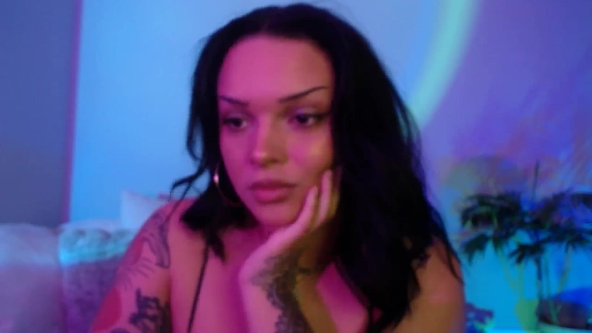 Gallery image thumbnail from davinafoxxx's myfreecams stream on, 02/18/2025, 05:06 image 5 of 20