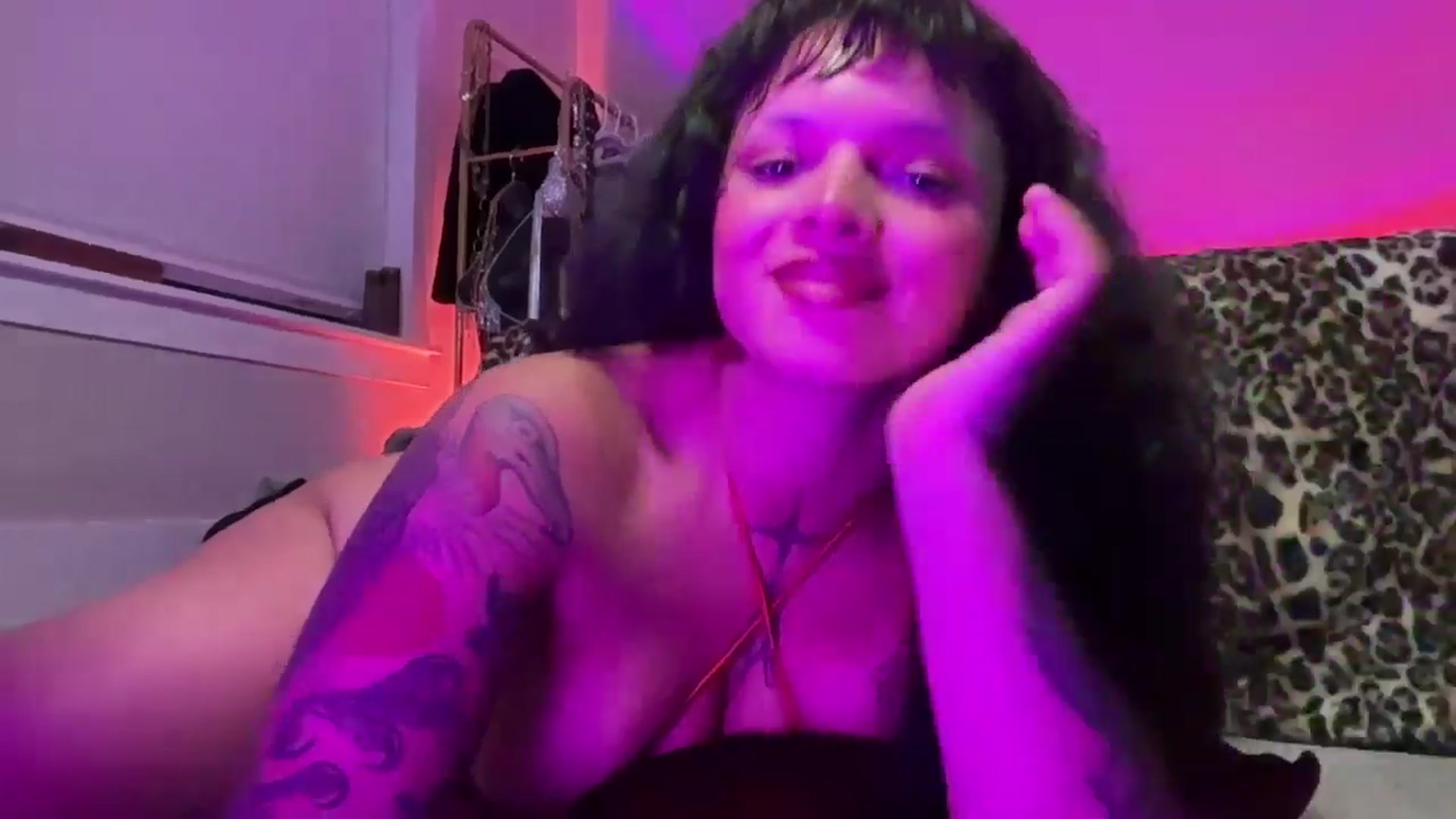 Gallery image thumbnail from davinafoxxx's myfreecams stream on, 05/02/2026, 05:54 image 9 of 20