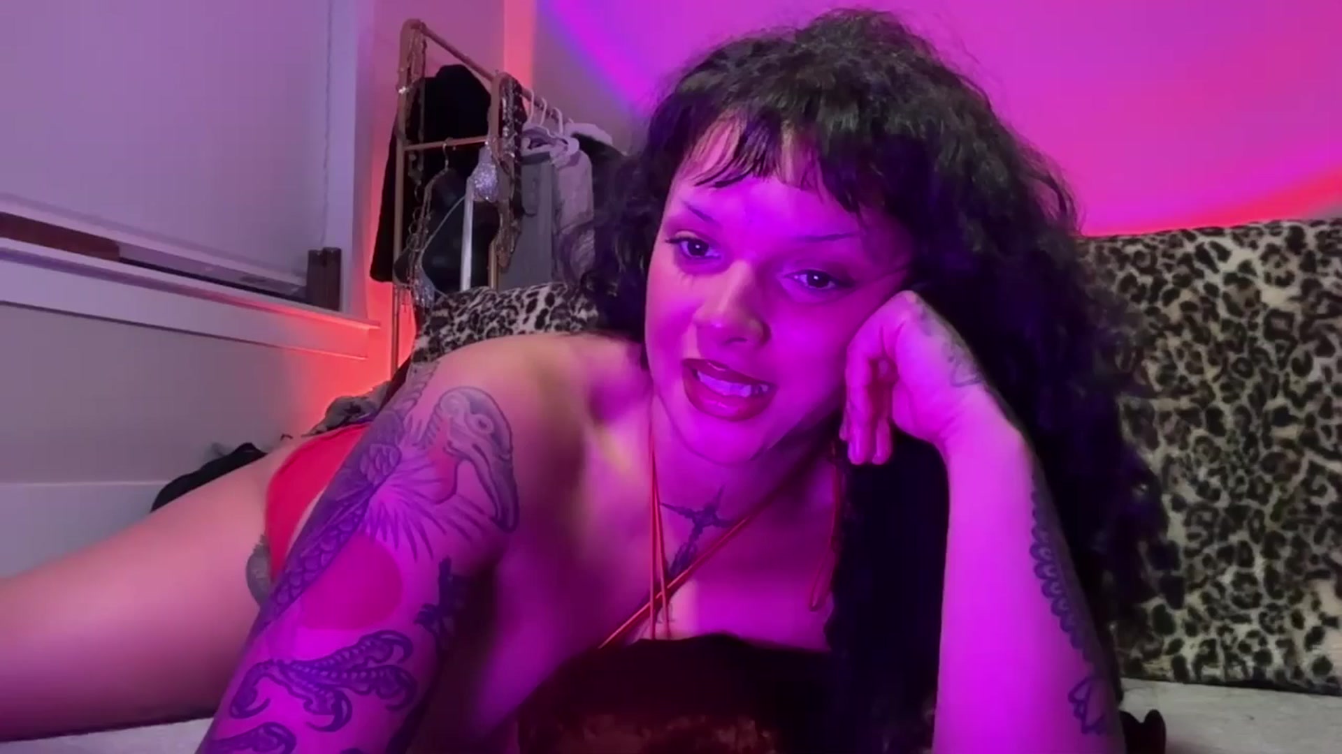 Gallery image thumbnail from davinafoxxx's myfreecams stream on, 05/02/2026, 05:54 image 1 of 20