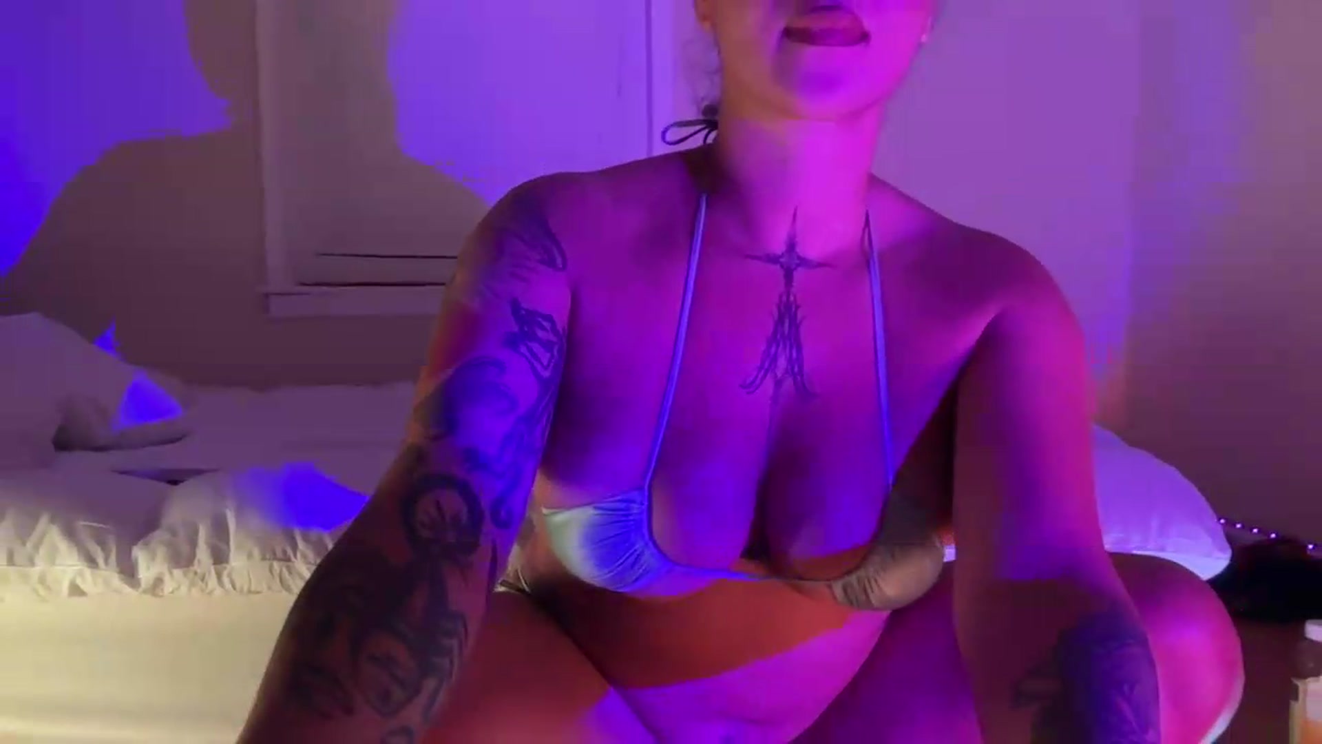 Gallery image thumbnail from davinafoxxx's myfreecams stream on, 06/21/2026, 04:14 image 14 of 20