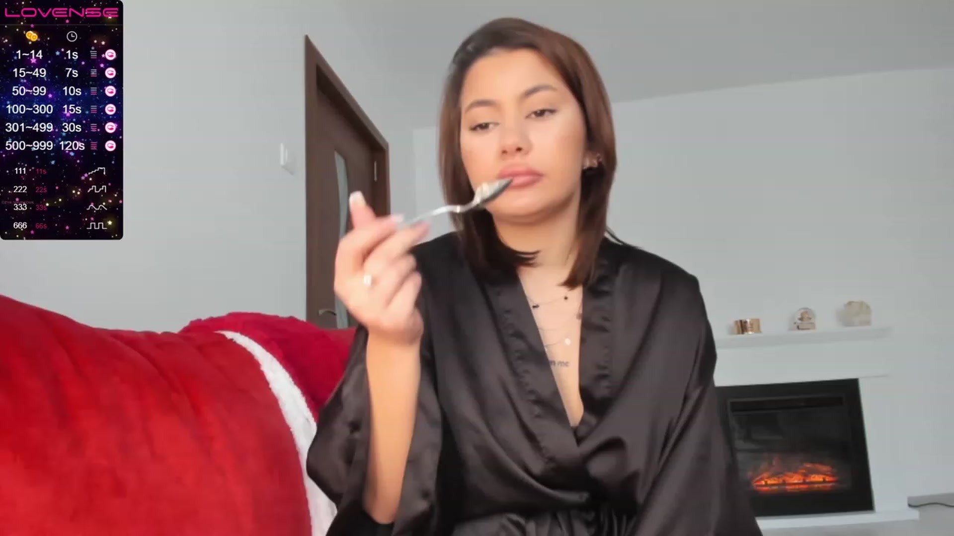 Gallery image thumbnail from denisse_world's myfreecams stream on, 11/23/2022, 11:17 image 13 of 20