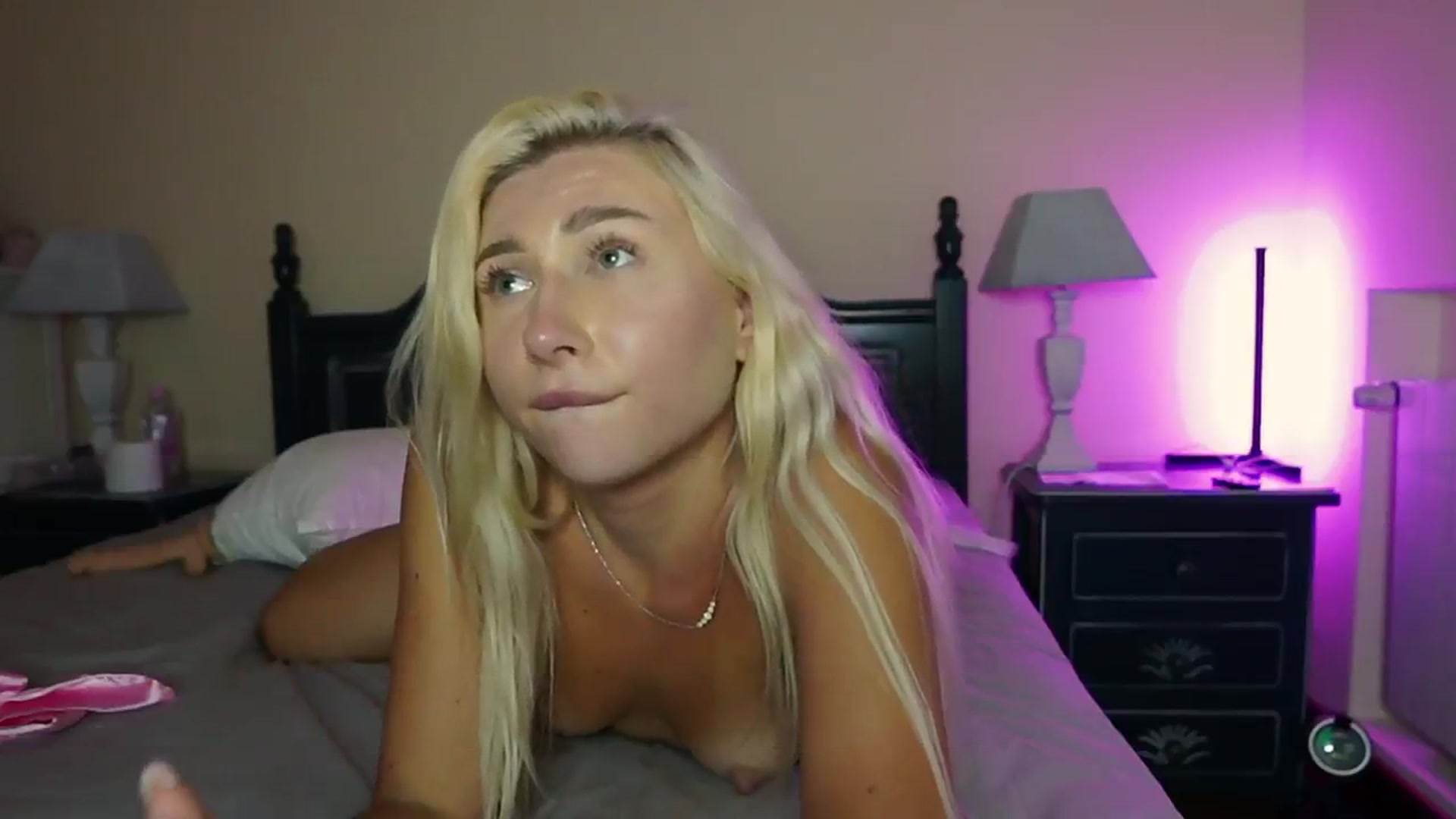 Gallery image thumbnail from dianarozy's myfreecams stream on, 05/20/2024, 19:55 image 20 of 20