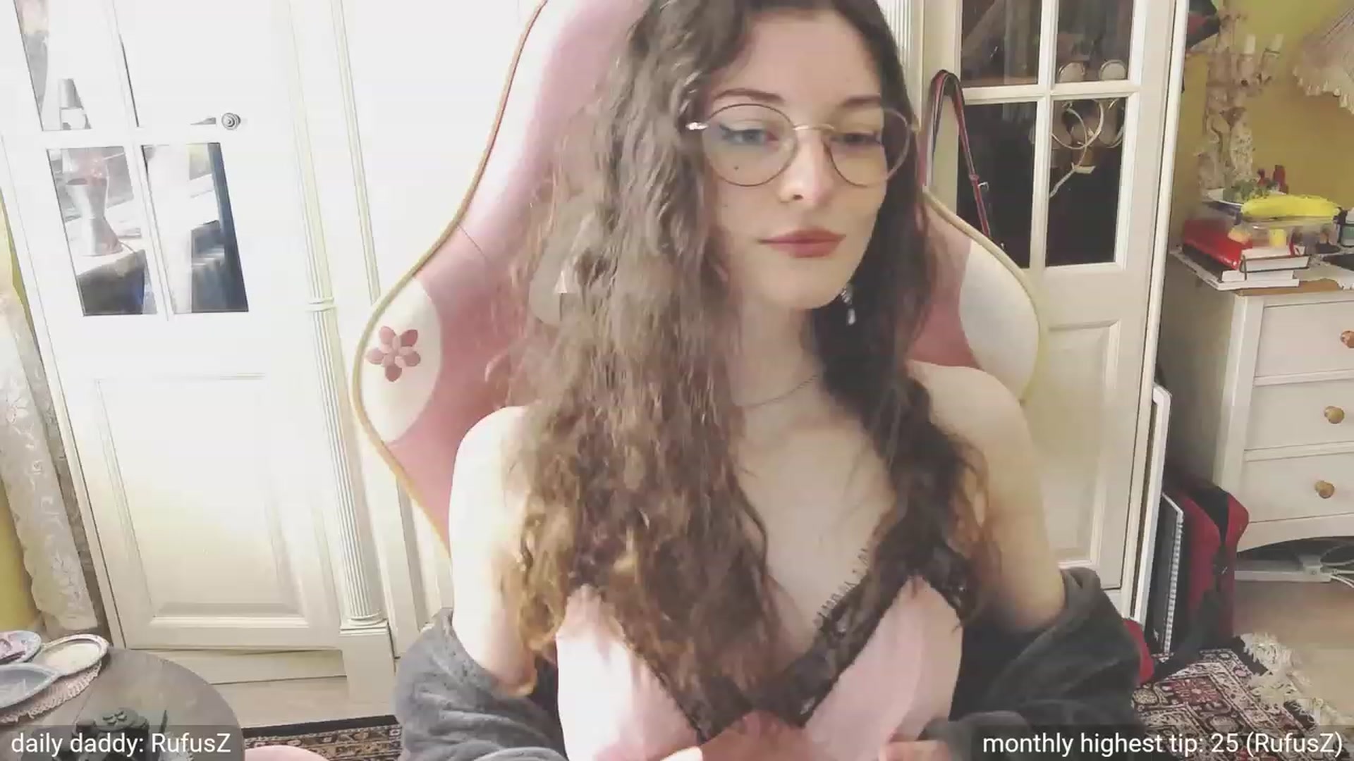 Gallery image thumbnail from dildobong's myfreecams stream on, 10/12/2023, 14:22 image 6 of 20