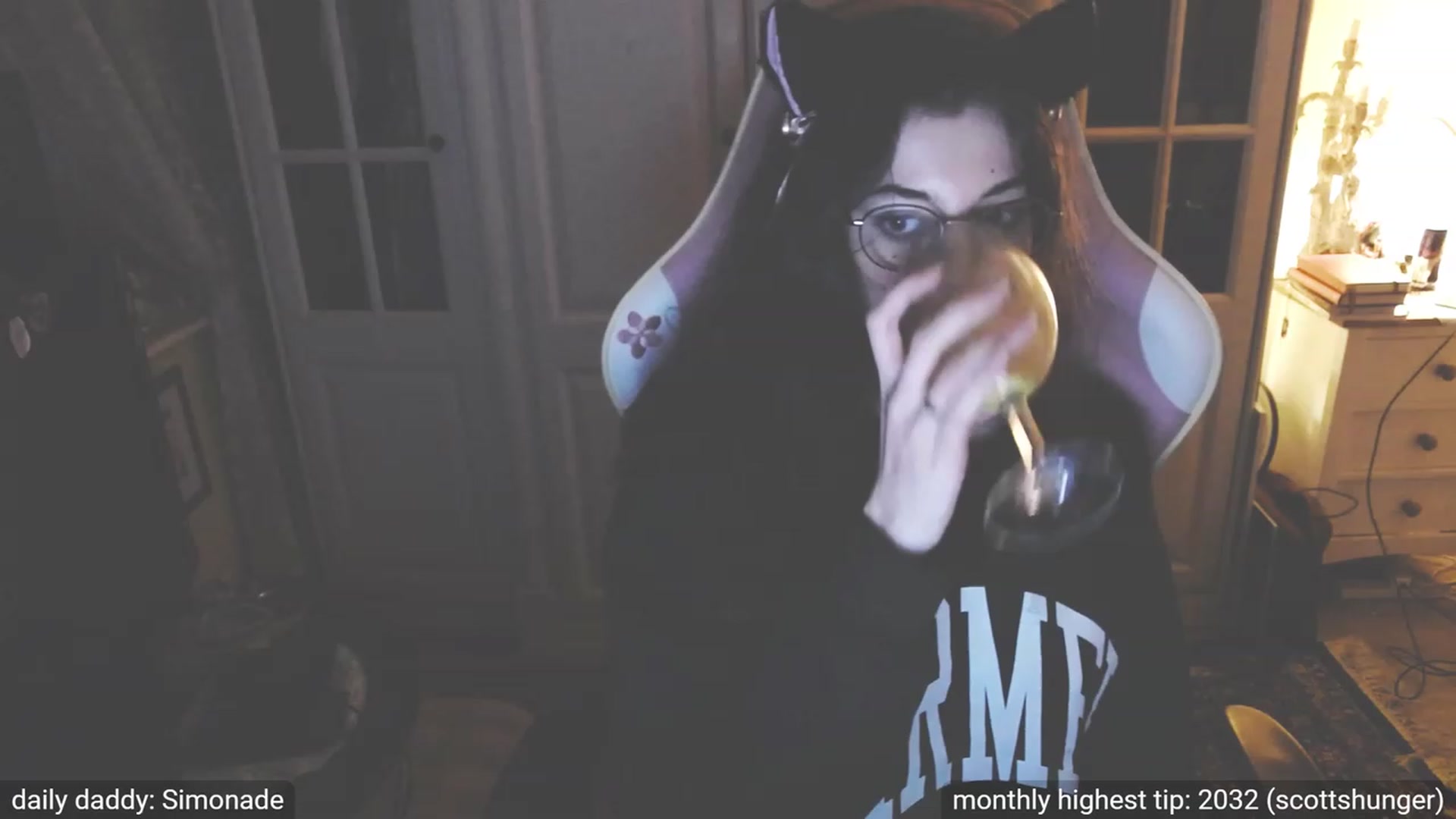 Gallery image thumbnail from dildobong's myfreecams stream on, 10/18/2023, 20:53 image 5 of 20
