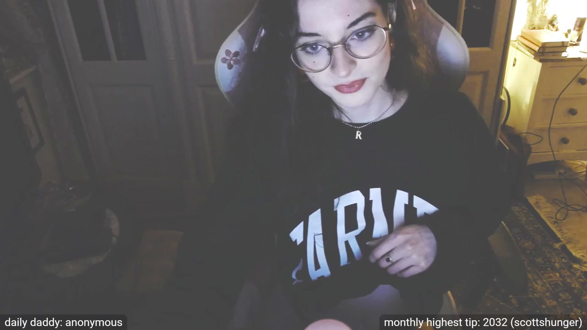 Gallery image thumbnail from dildobong's myfreecams stream on, 10/18/2023, 20:53 image 19 of 20