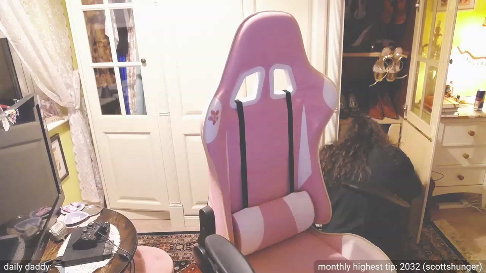 Gallery image thumbnail from dildobong's myfreecams stream on, 10/18/2023, 20:53 image 1 of 20