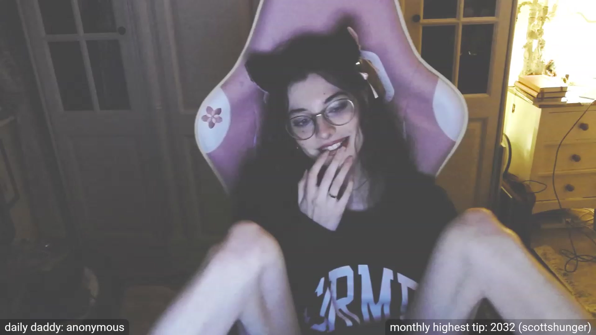 Gallery image thumbnail from dildobong's myfreecams stream on, 10/18/2023, 22:22 image 14 of 20