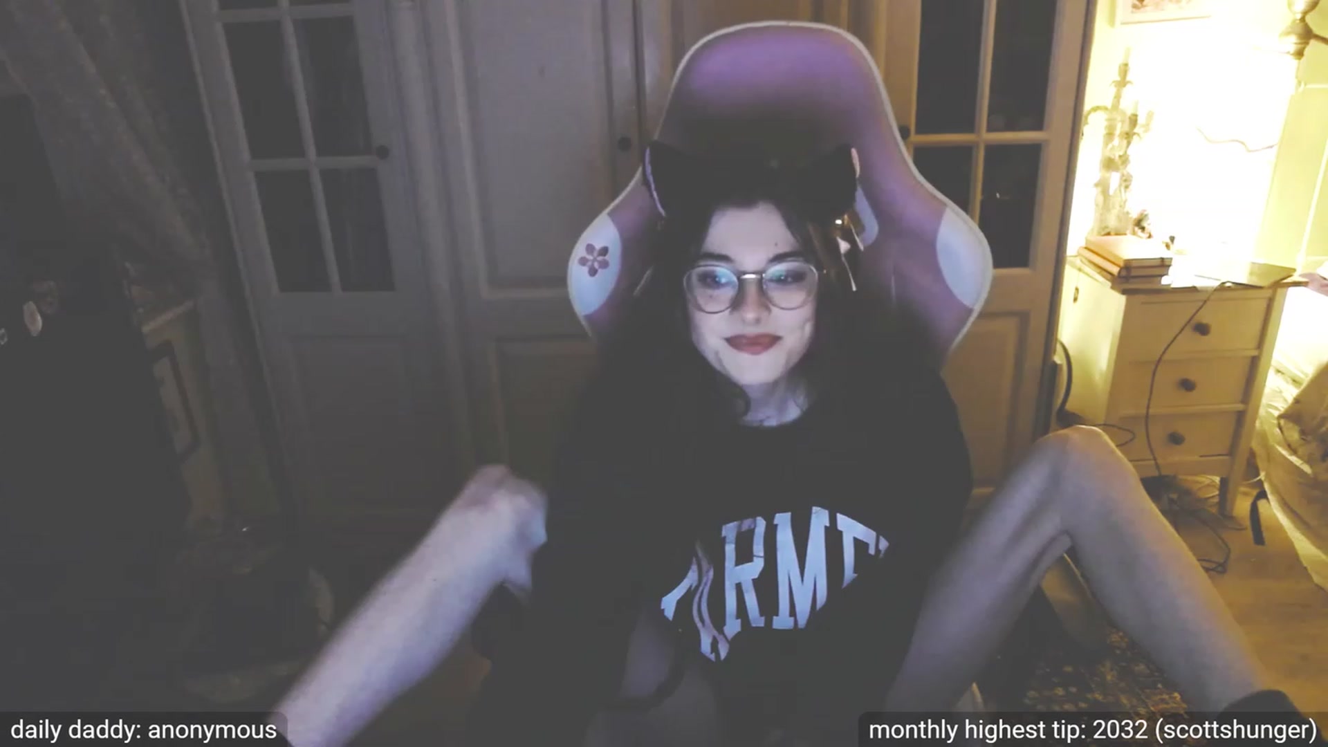 Gallery image thumbnail from dildobong's myfreecams stream on, 10/18/2023, 22:22 image 5 of 20