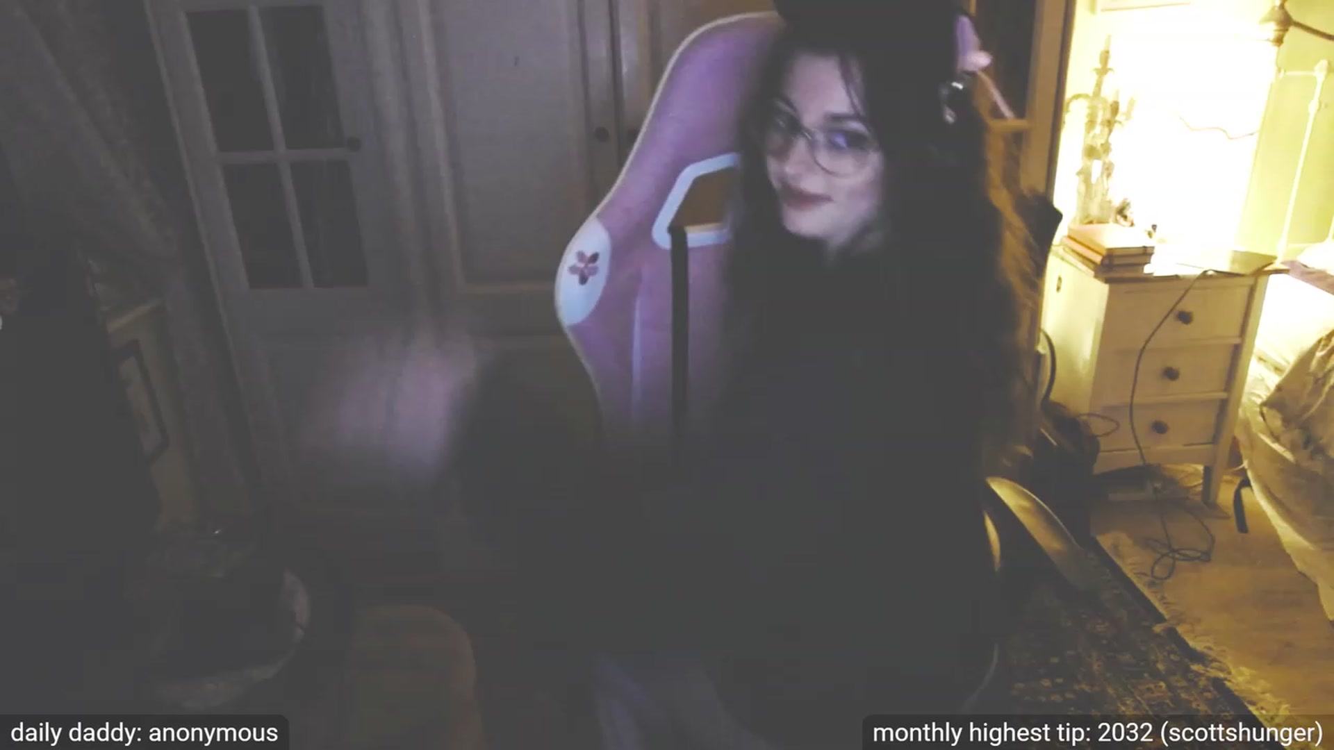 Gallery image thumbnail from dildobong's myfreecams stream on, 10/18/2023, 22:22 image 17 of 20