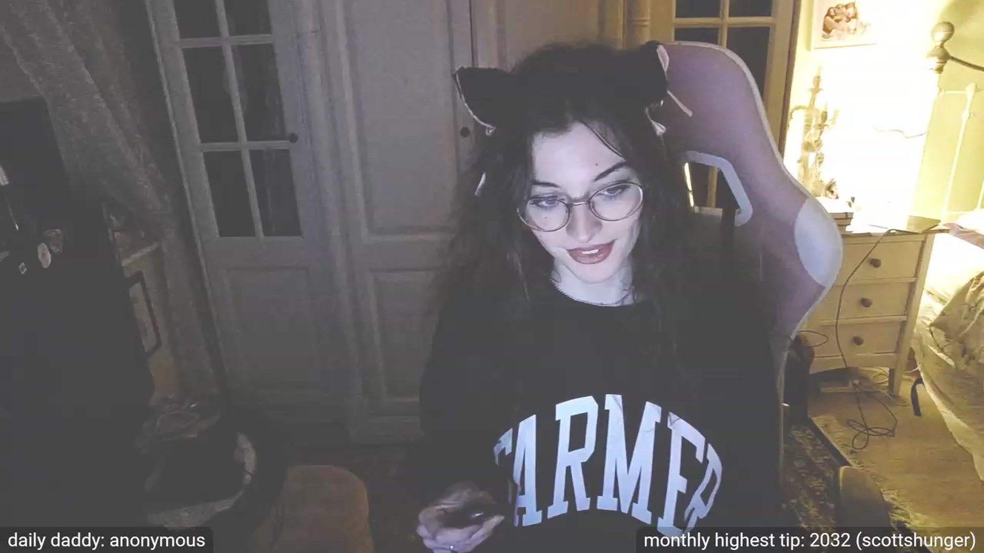 Gallery image thumbnail from dildobong's myfreecams stream on, 10/18/2023, 22:22 image 3 of 20