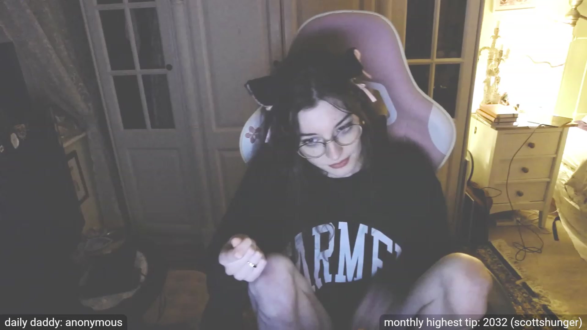 Gallery image thumbnail from dildobong's myfreecams stream on, 10/18/2023, 22:22 image 4 of 20