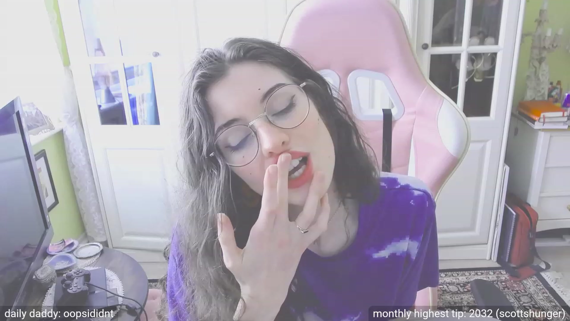 Gallery image thumbnail from dildobong's myfreecams stream on, 10/20/2023, 14:01 image 1 of 20