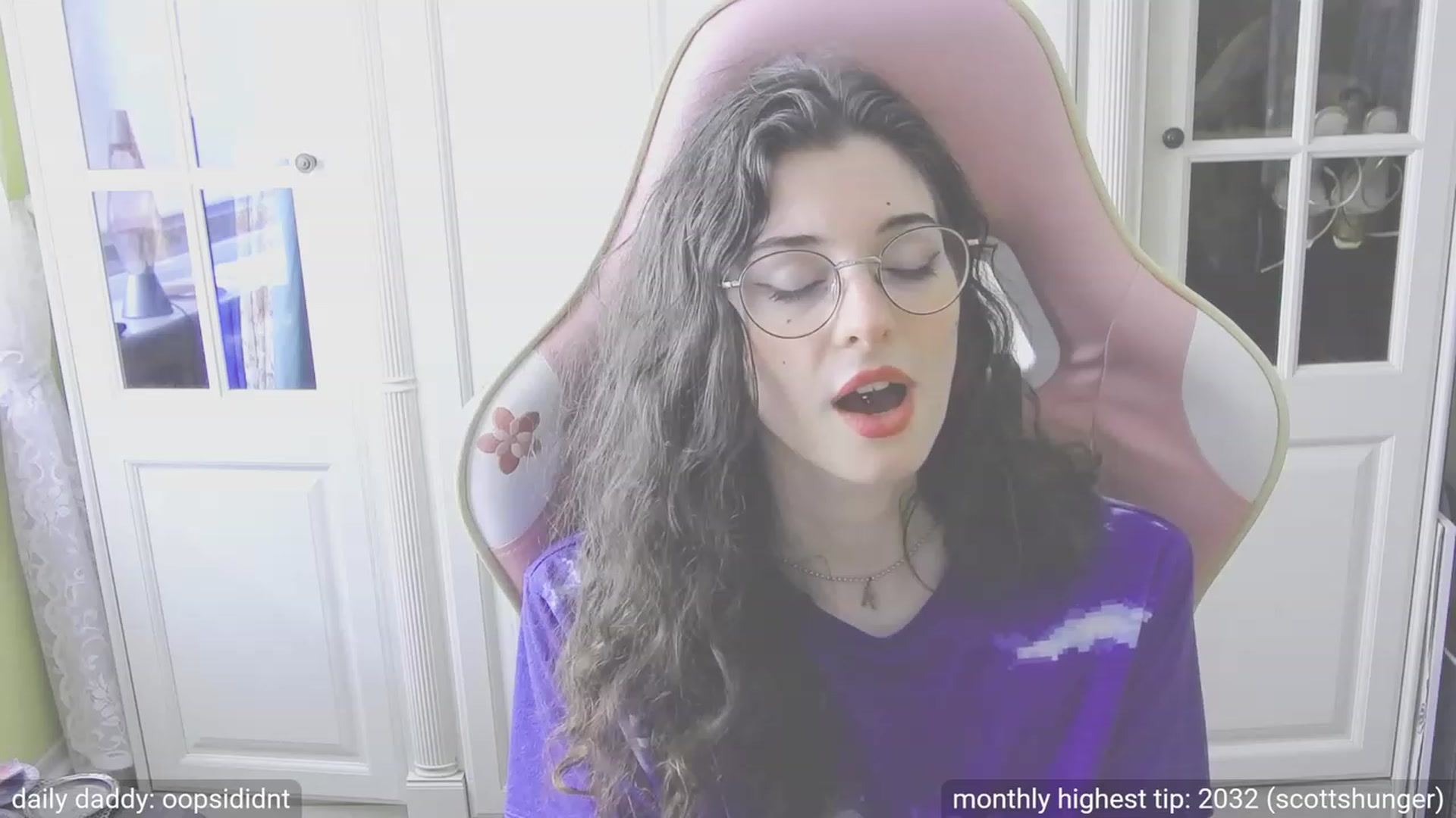 Gallery image thumbnail from dildobong's myfreecams stream on, 10/20/2023, 14:01 image 16 of 20