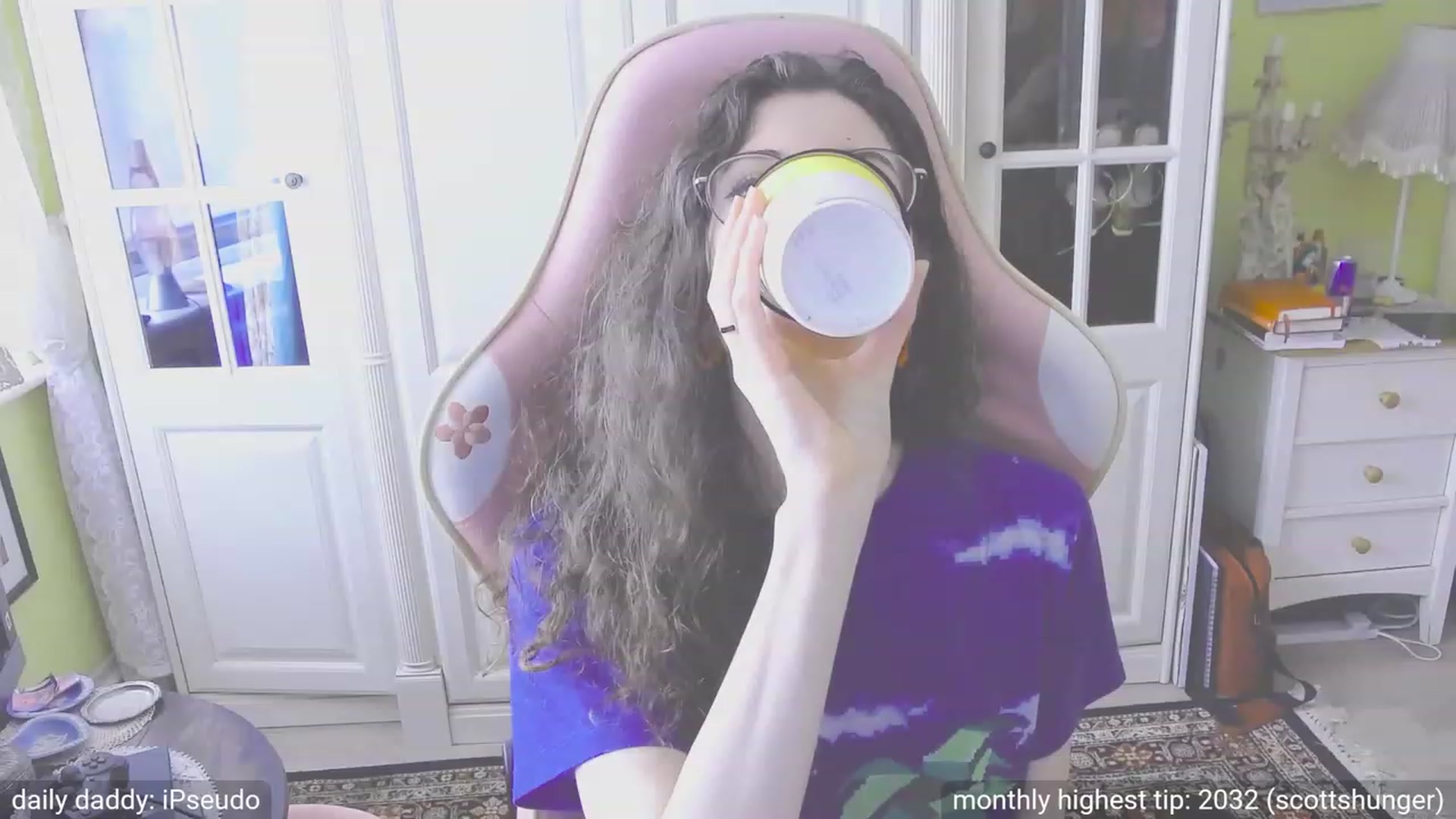 Gallery image thumbnail from dildobong's myfreecams stream on, 10/20/2023, 17:32 image 6 of 20