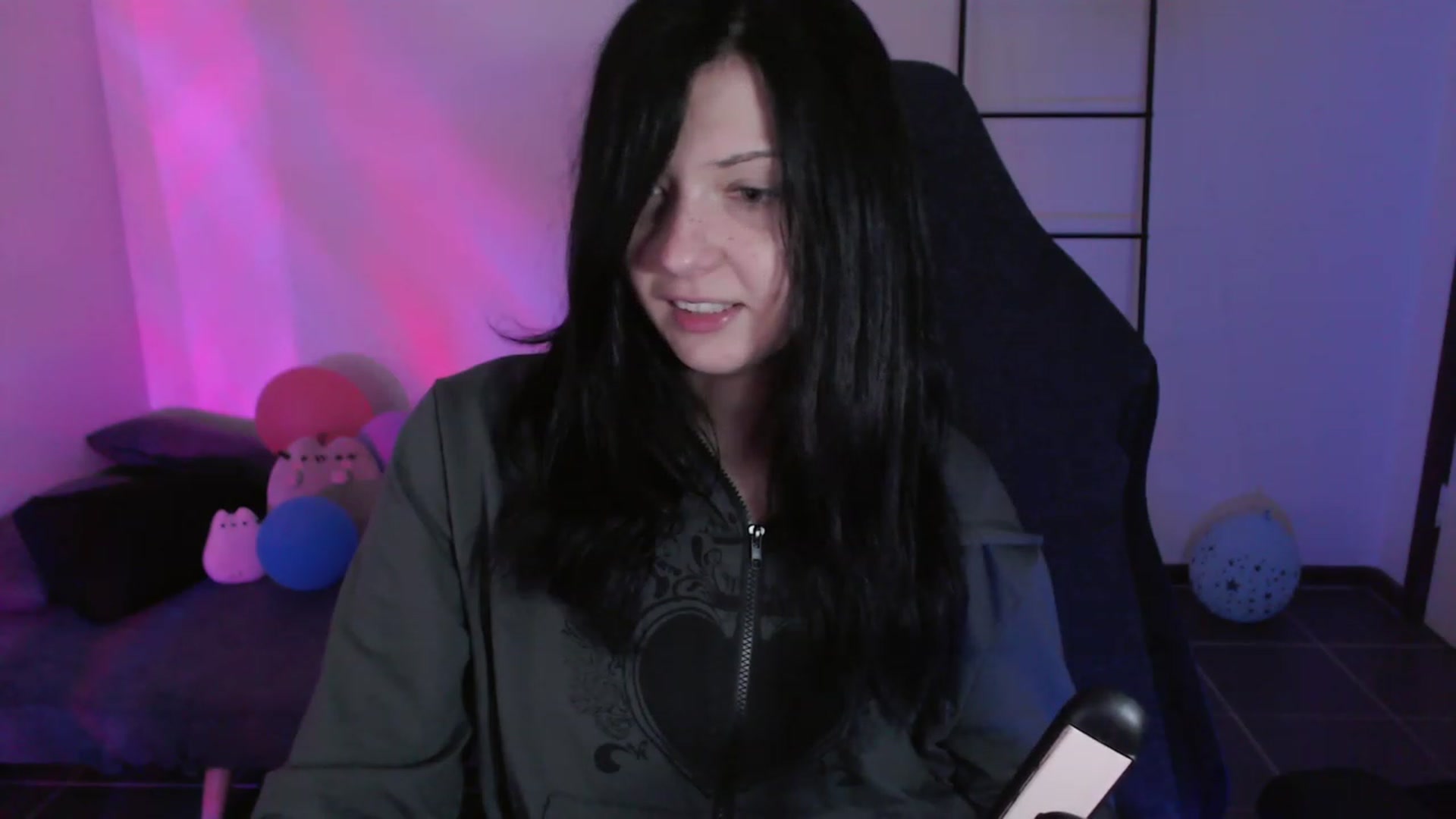 Gallery image thumbnail from dilf_suckr's myfreecams stream on, 01/15/2024, 24:55 image 9 of 20