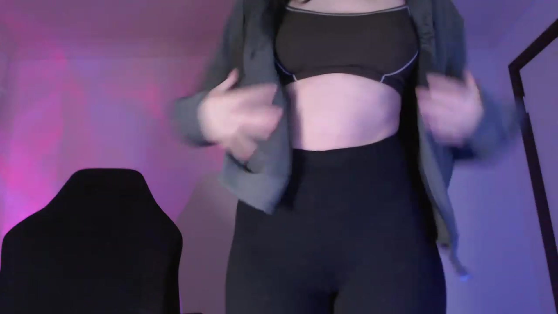 Gallery image thumbnail from dilf_suckr's myfreecams stream on, 01/15/2024, 24:55 image 16 of 20