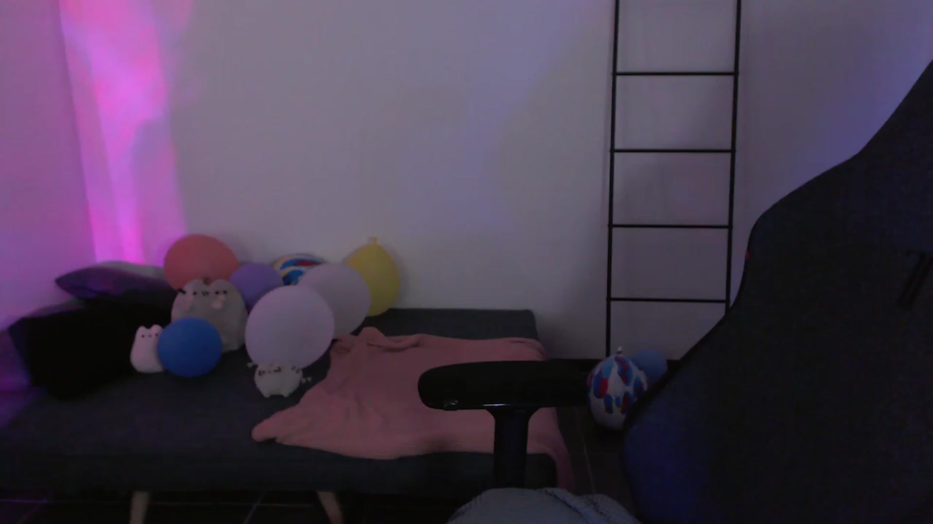 Gallery image thumbnail from dilf_suckr's myfreecams stream on, 01/15/2024, 24:55 image 7 of 20